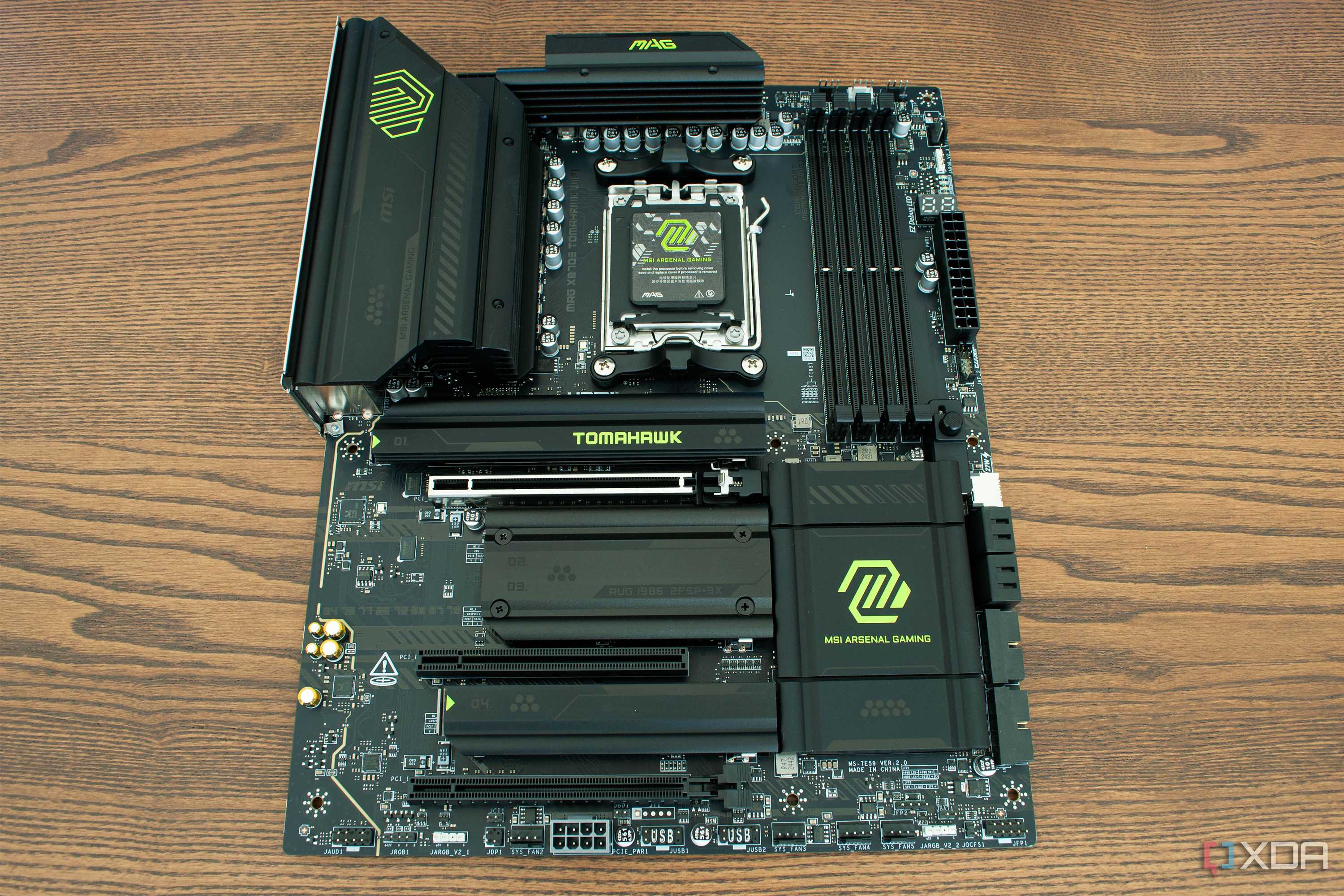 MSI-MAG-X870E-Tomahawk-Wifi-full-board