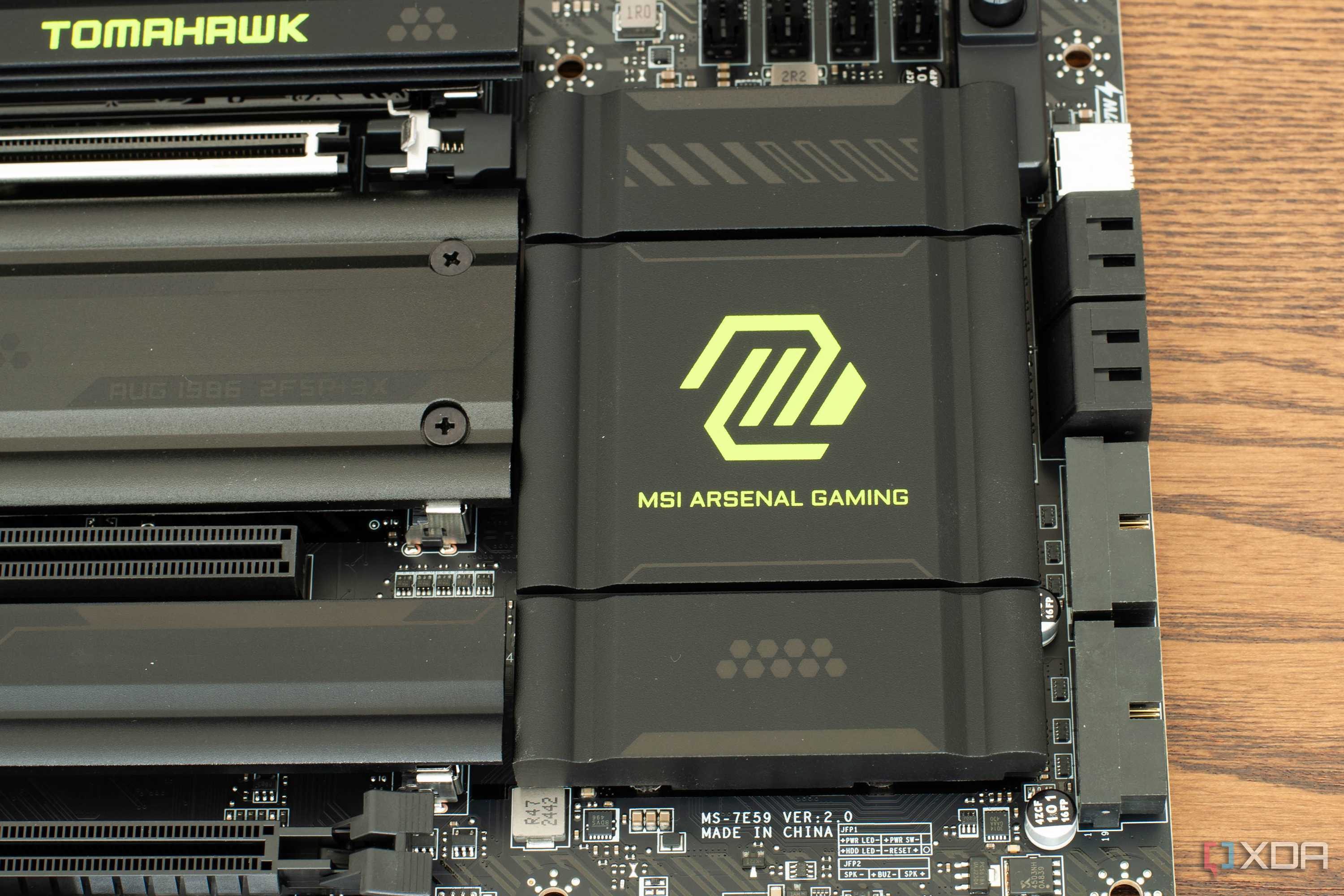 MSI-MAG-X870E-Tomahawk-Wifi-heatsink