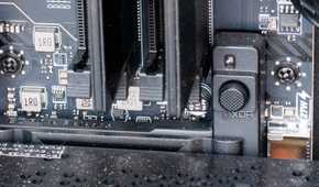 MSI-MAG-X870E-Tomahawk-Wifi-pcie-ez