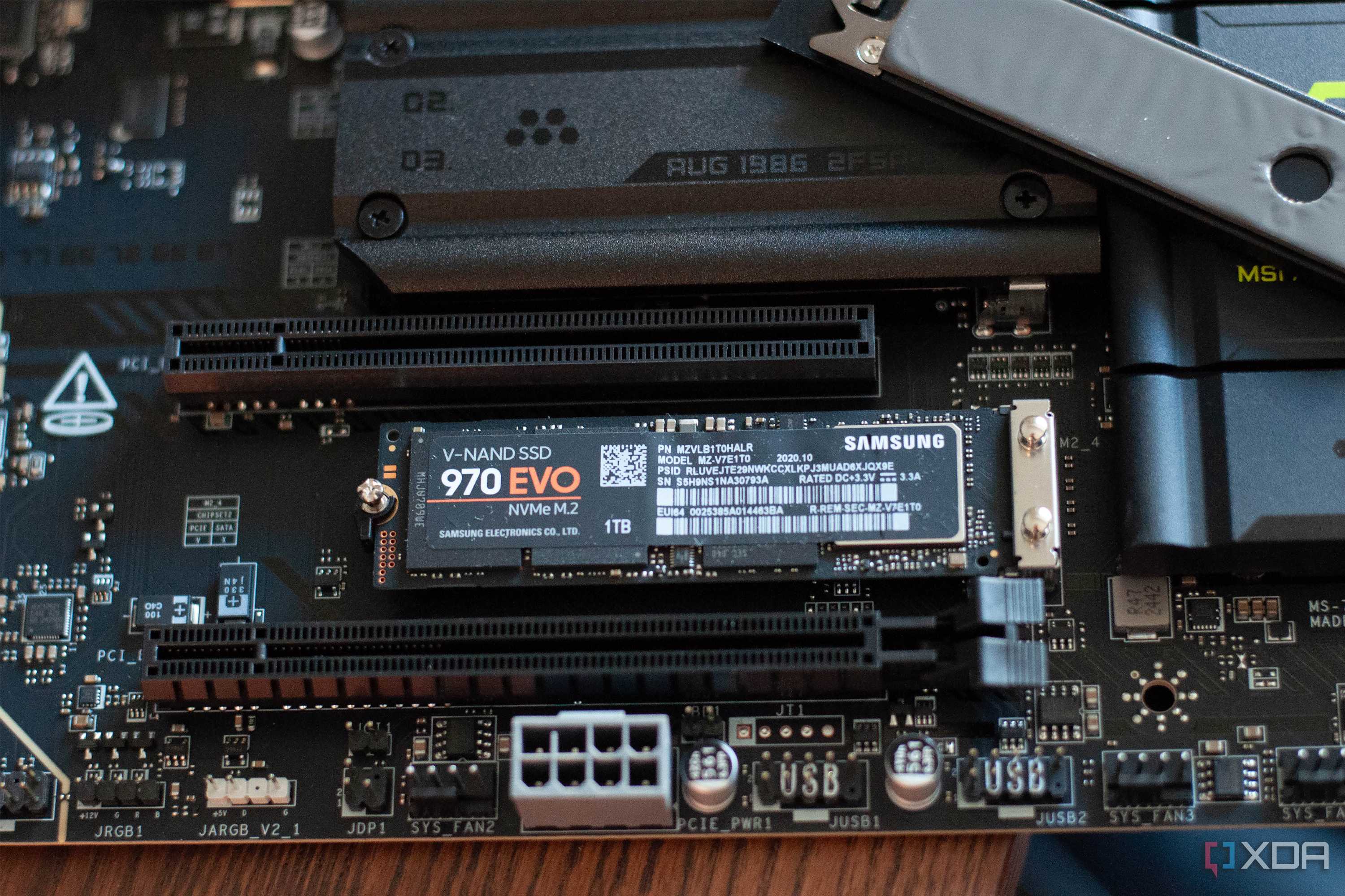 MSI MAG X870E Tomahawk Wifi PCIE m2 slot