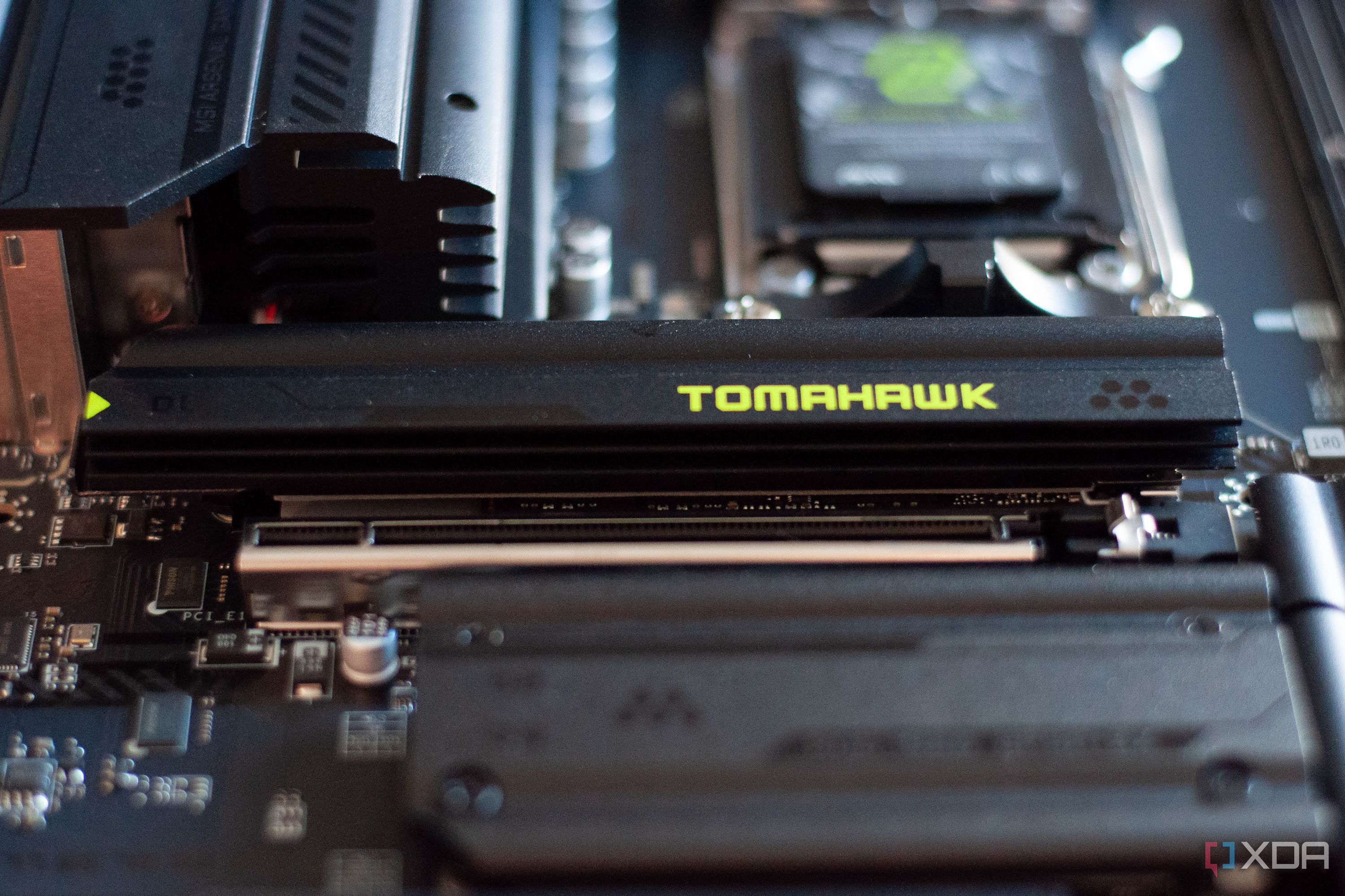 MSI-MAG-X870E-Tomahawk-Wifi-ssd-heatsink