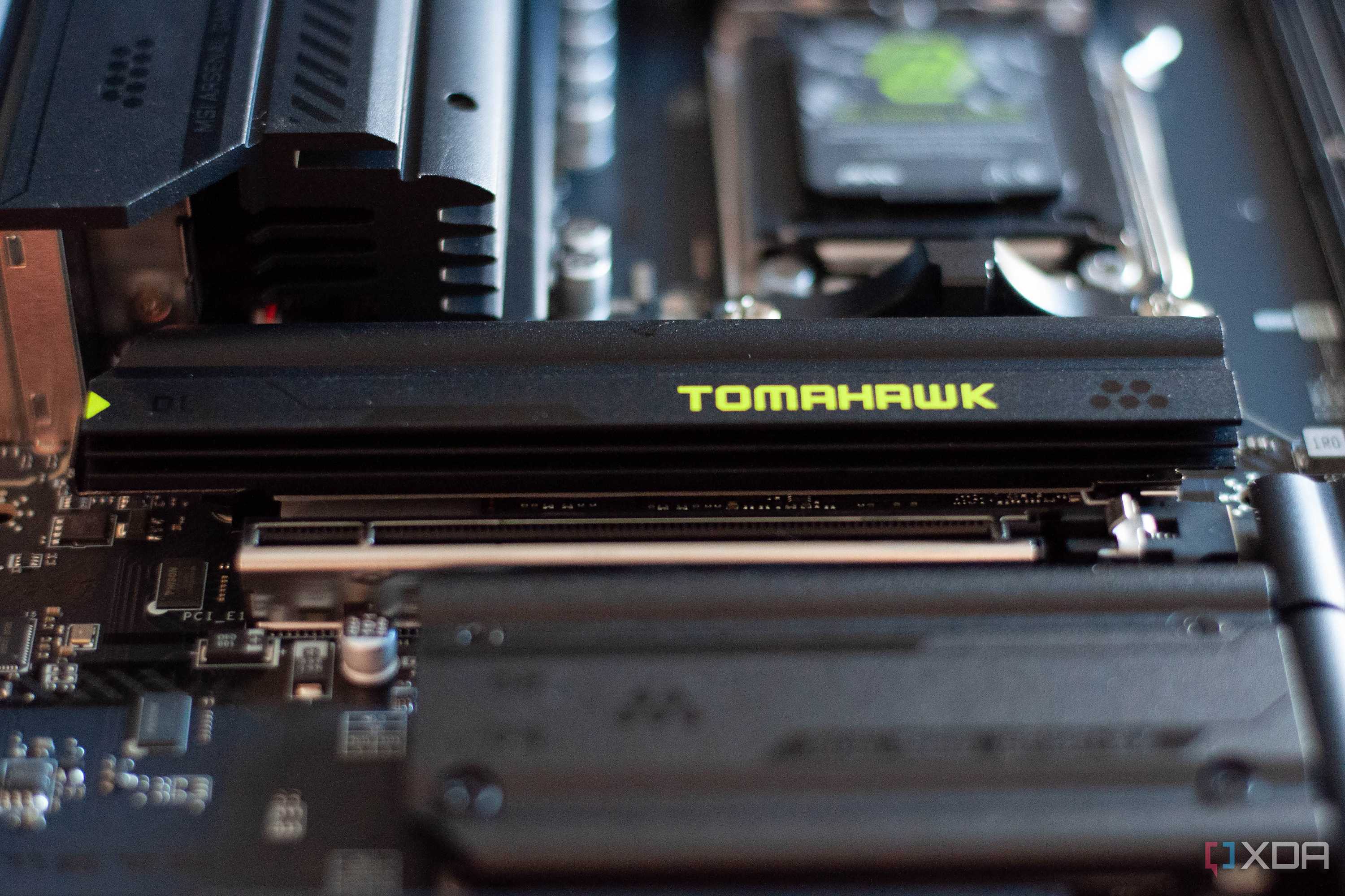 MSI-MAG-X870E-Tomahawk-Wifi-ssd-heatsink