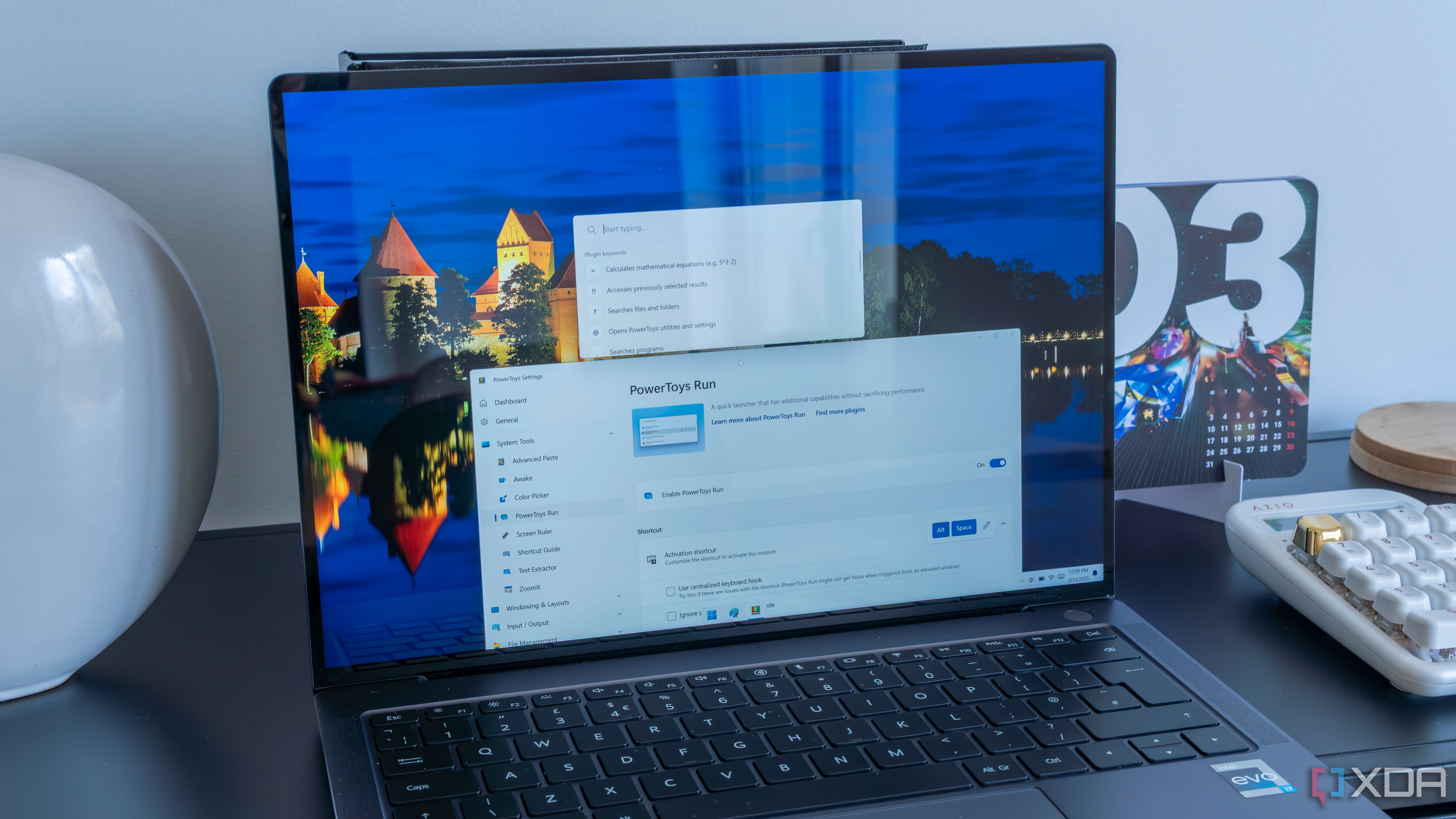 Una computadora portátil con Windows 11 que muestra PowerToys Run
