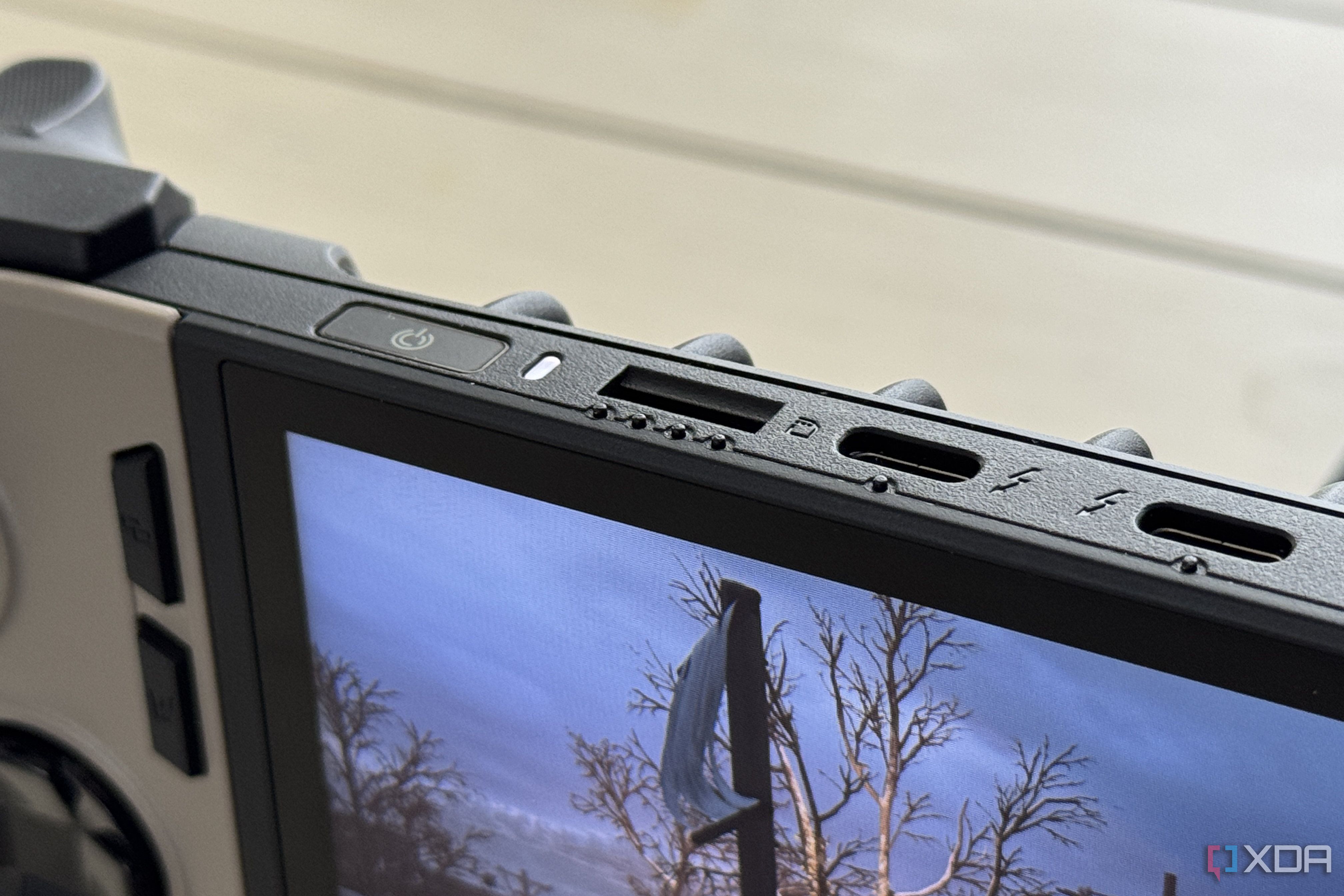 msi claw 8 ai plus ports