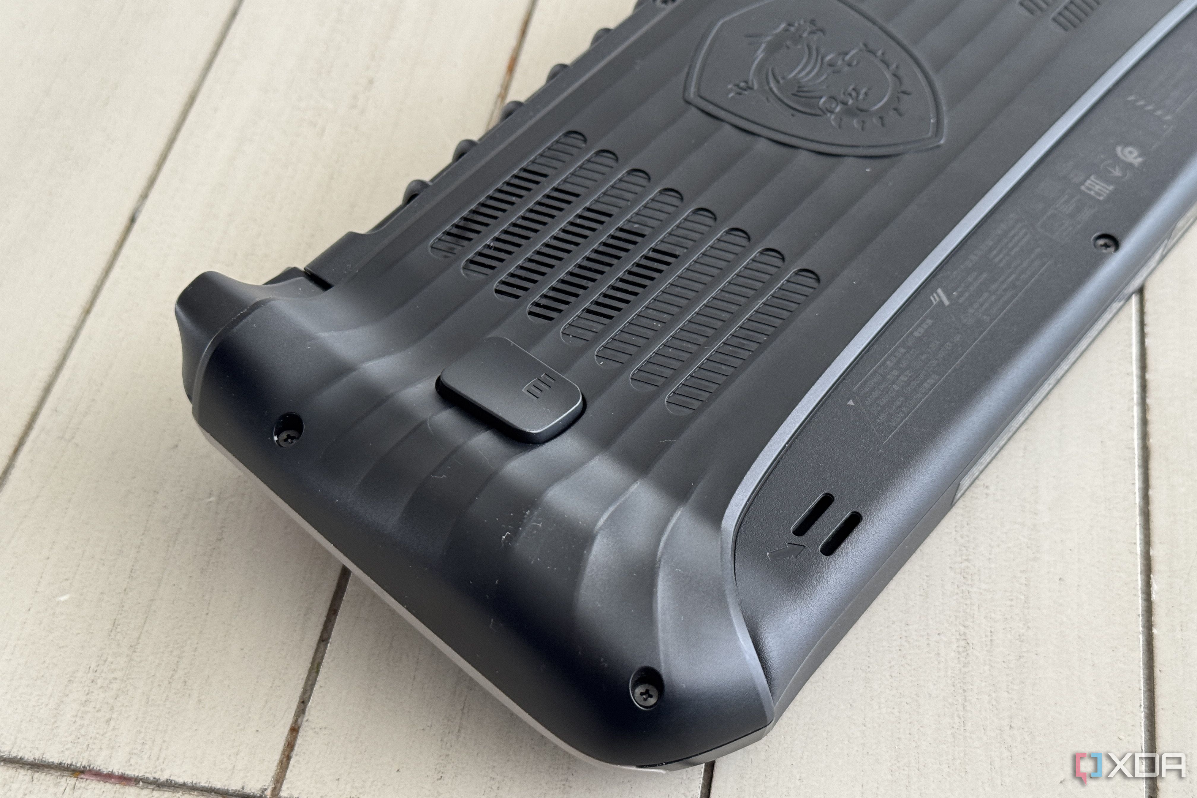 msi claw 8 ai plus rear grip and button
