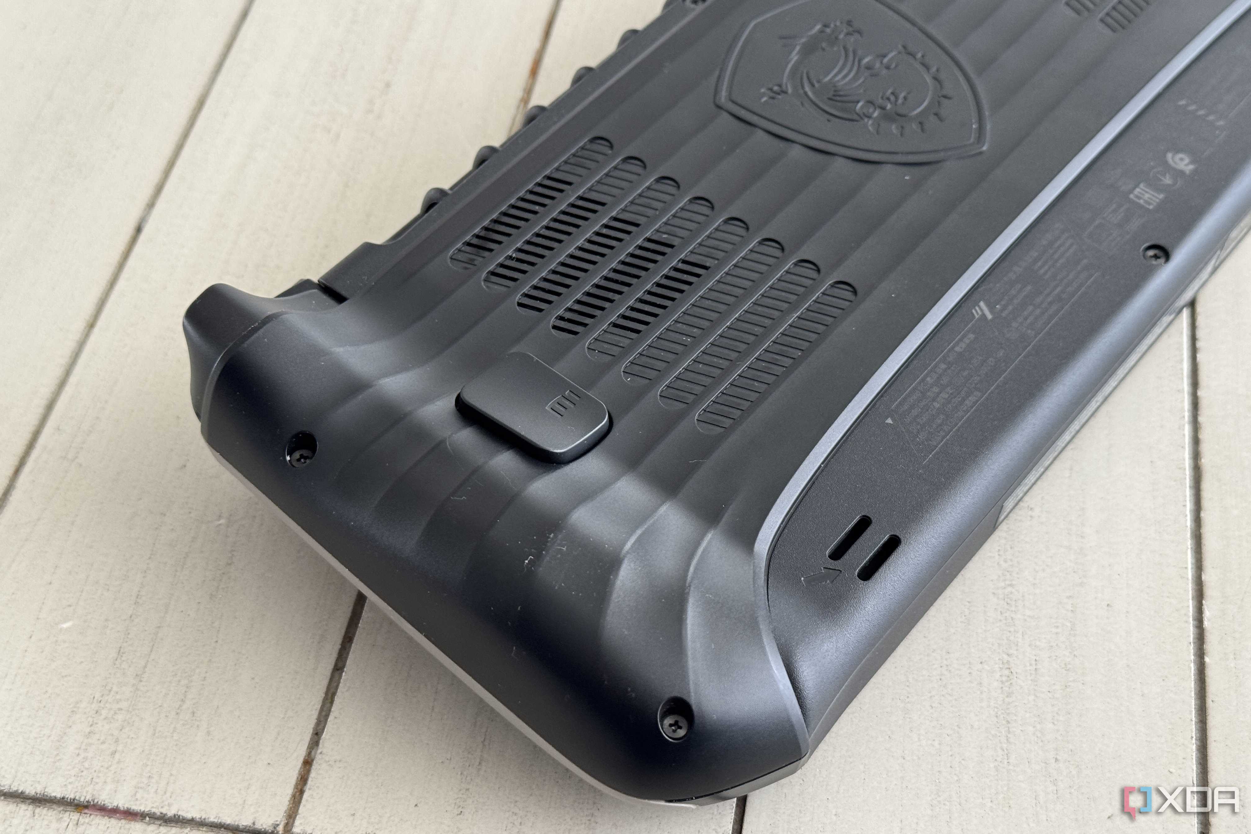 msi claw 8 ai plus rear grip and button