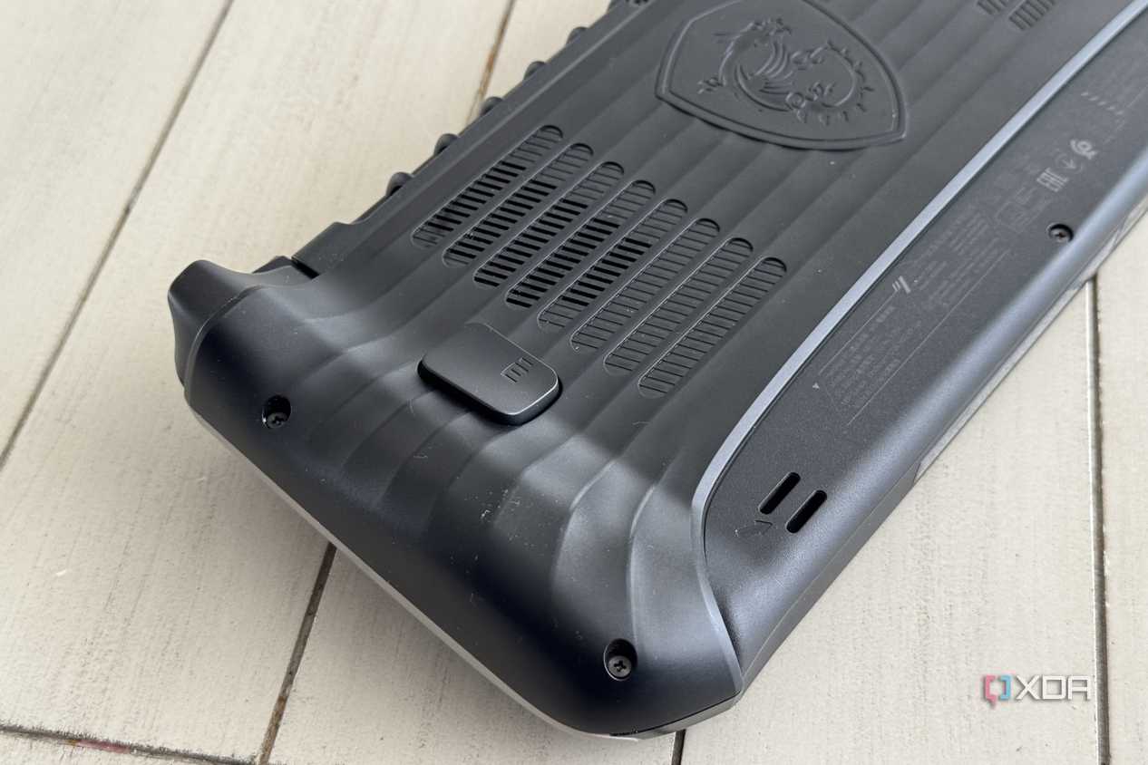 msi claw 8 ai plus rear grip and button