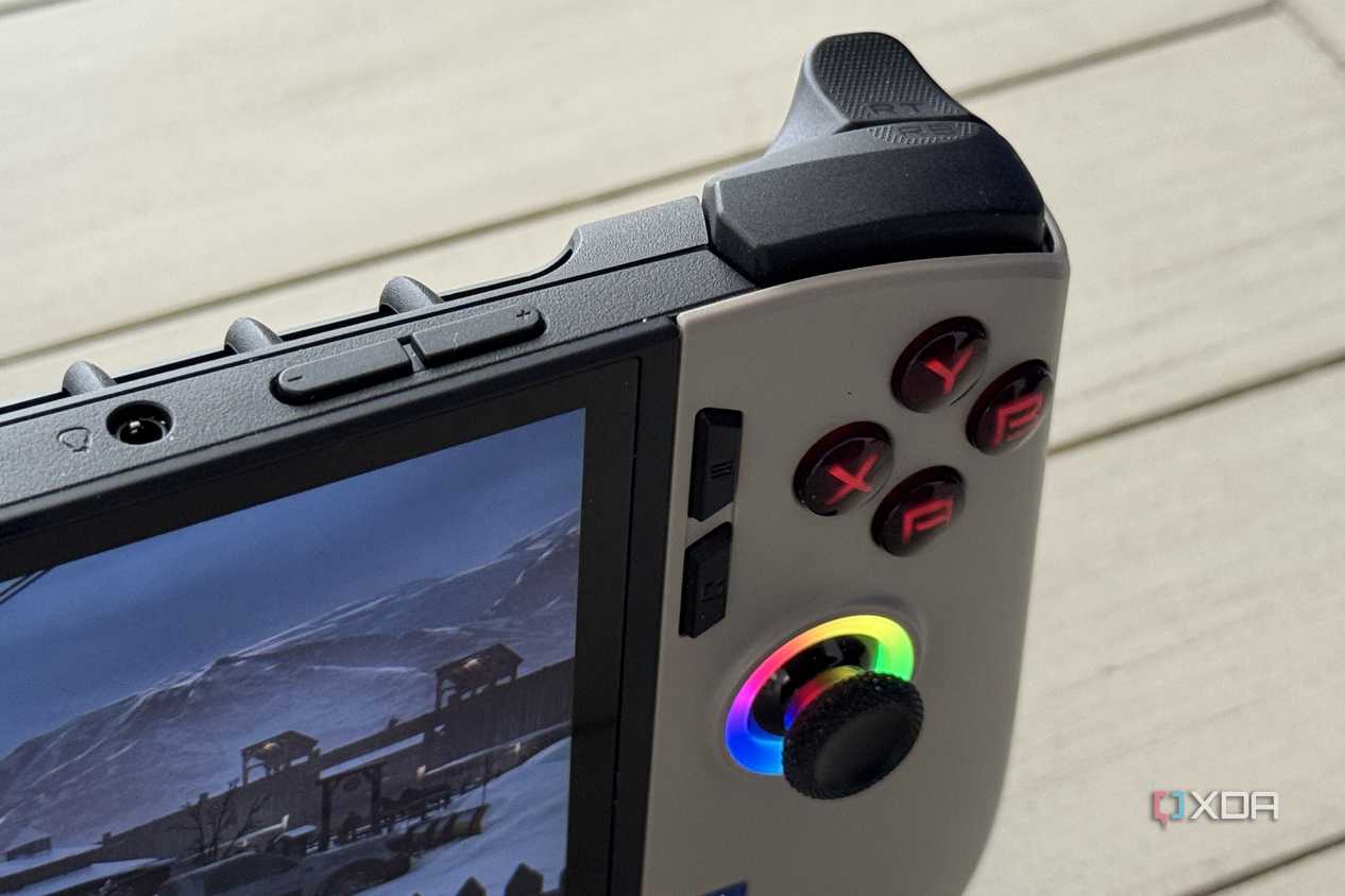 msi claw 8 ai plus closeup of right trigger