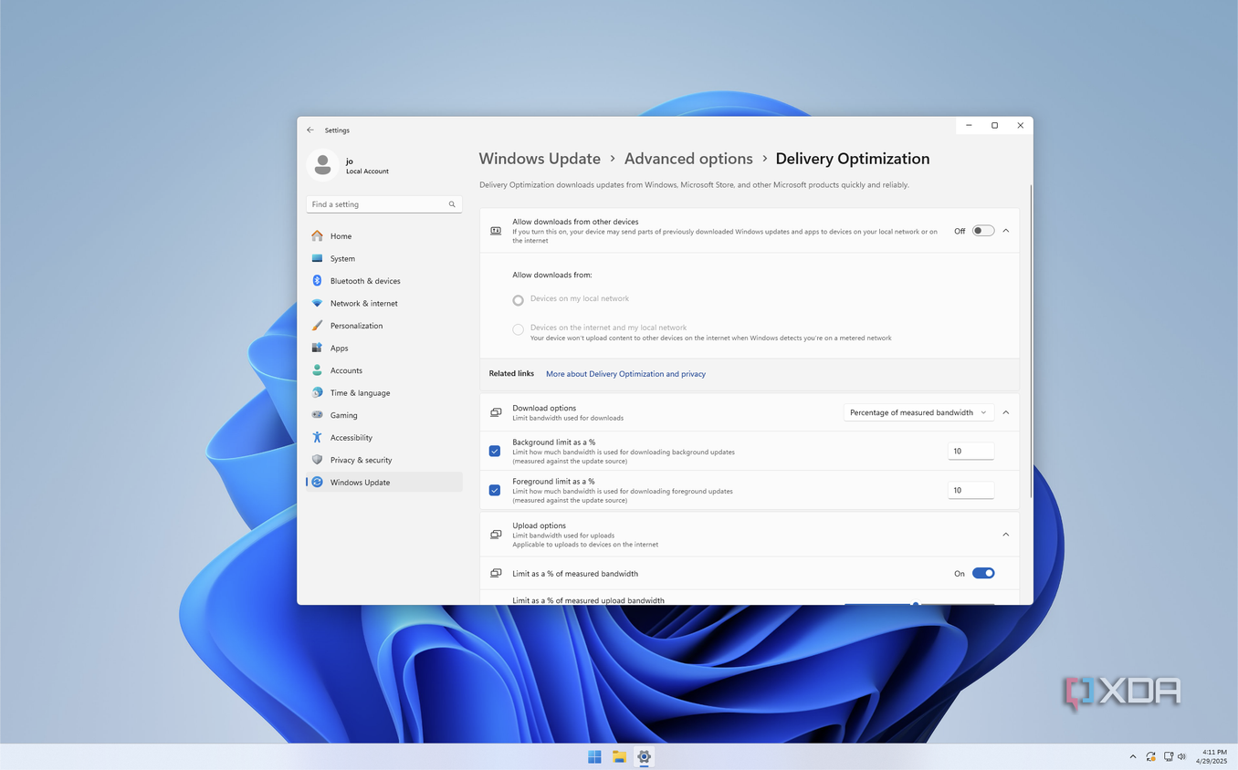 Screenshot of the Windows Update delivery optimization page showing bandwidth limits of 10% for downloading updates
