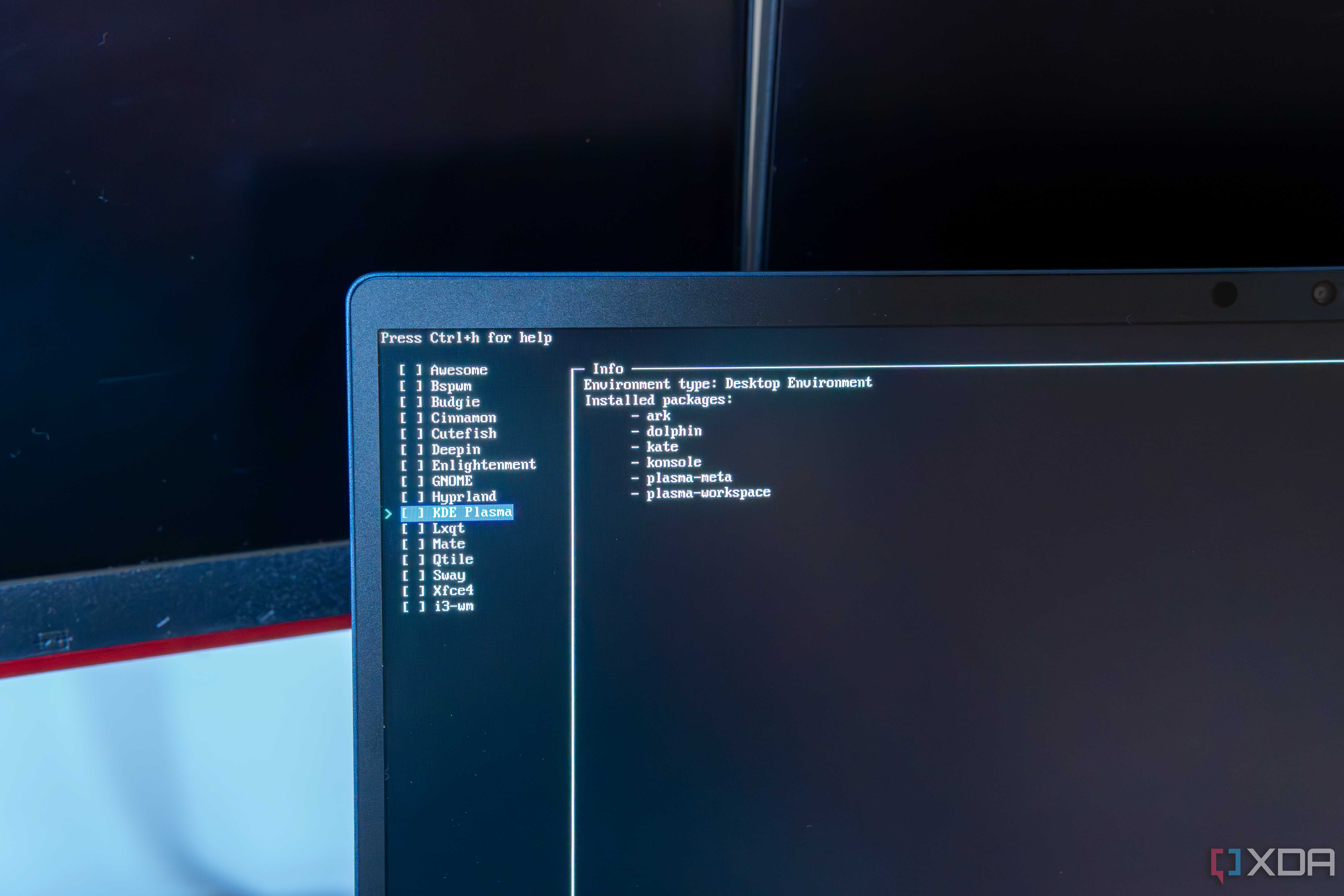 Close-up of a laptop running the Arch Linux setup showing the option to choose a desktop environment