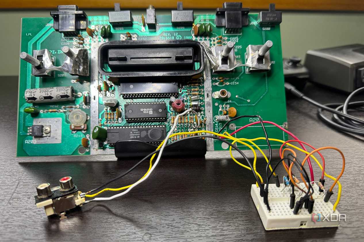 Atari 2600 video composite mod and d-sub hack