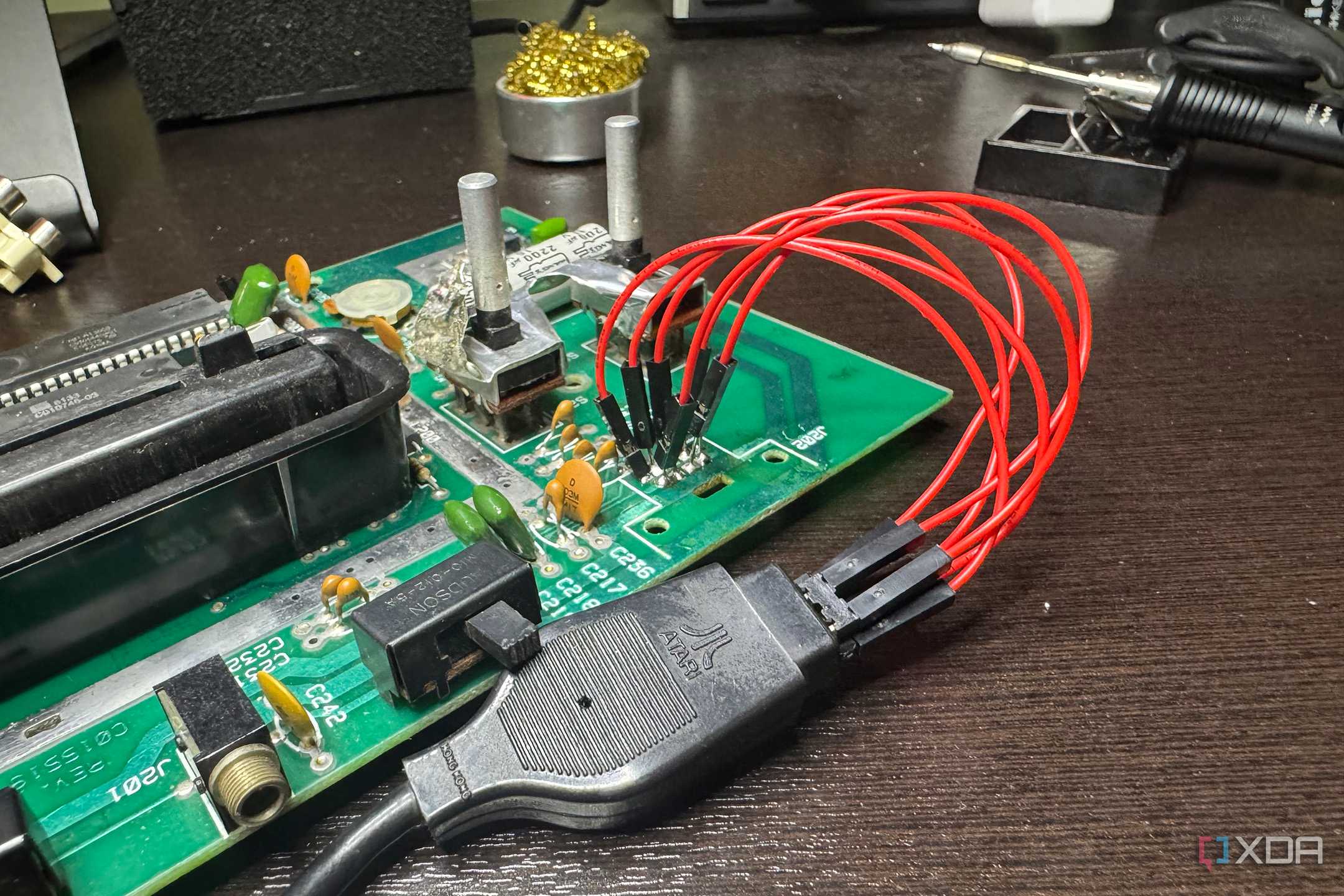 Atari 2600 video composite mod and d-sub hack