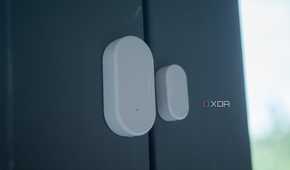 Zigbee door sensor on a balcony door