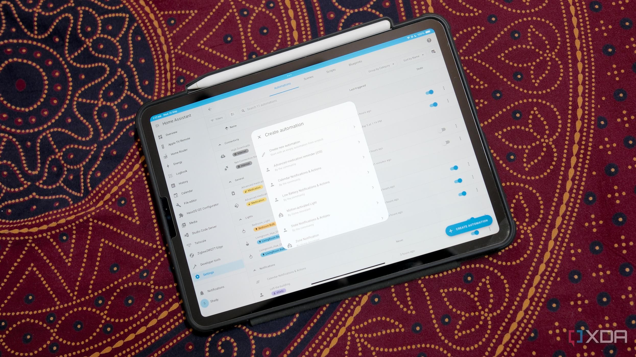 Una foto de la aplicación Home Assistant en iPad para crear mejores automatizaciones