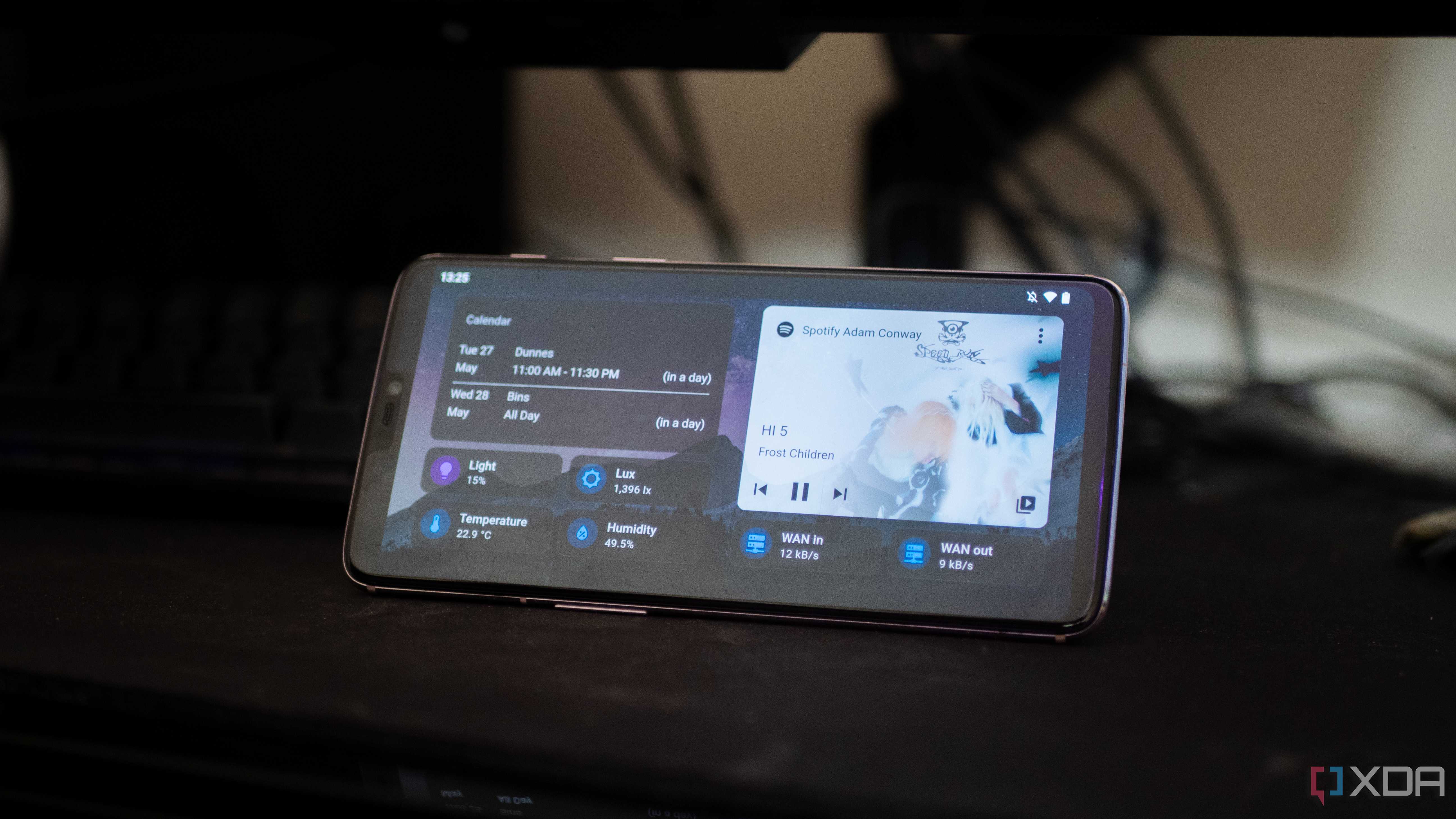 Home-Assistant-phone-dashboard-desk-feature-image