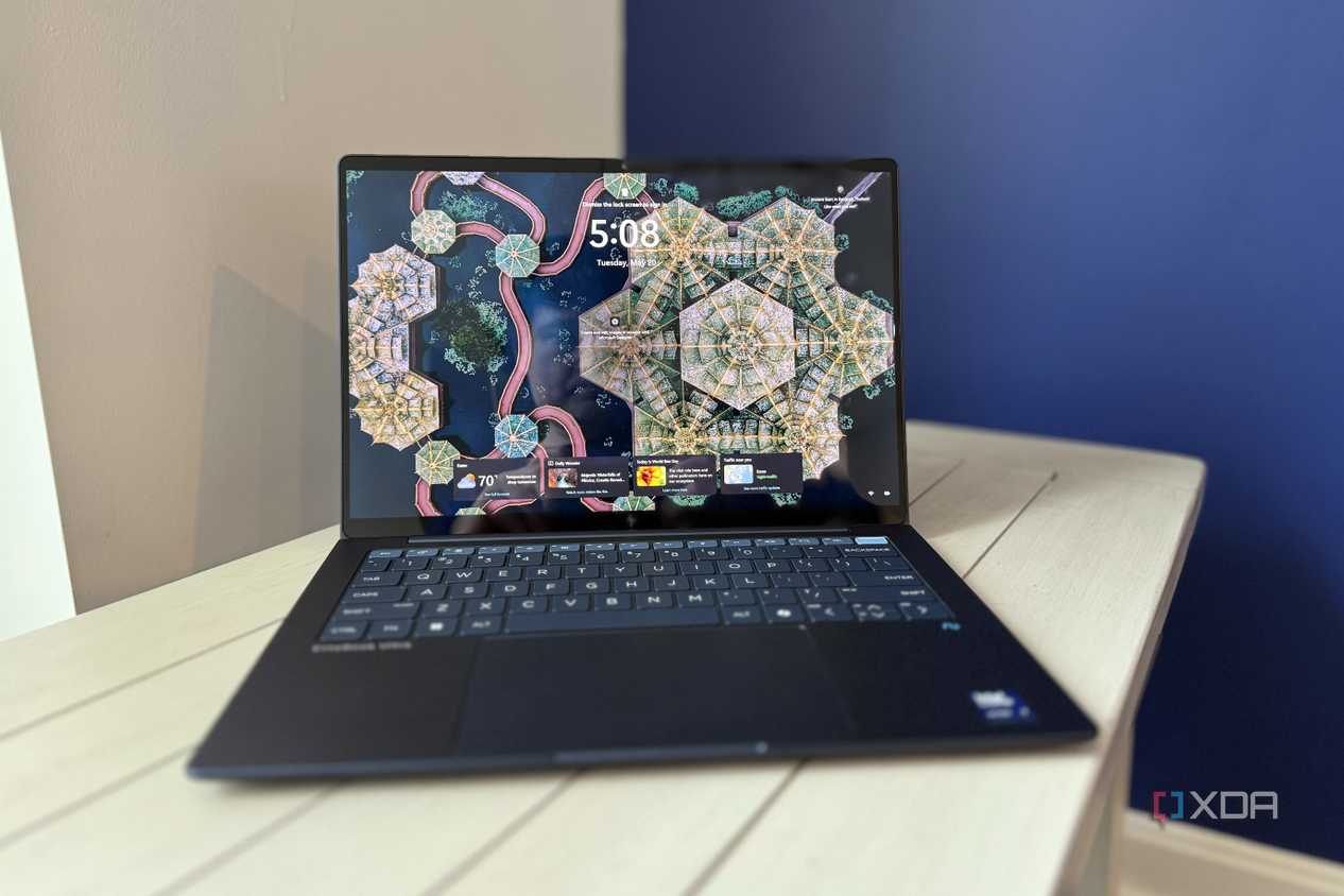 hp-elitebook-ultra-g1i-ai-centered