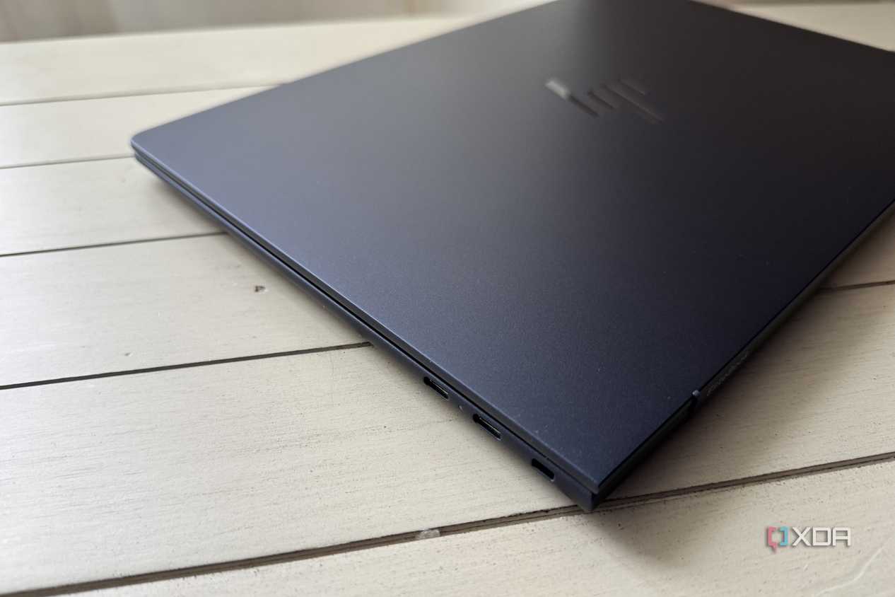 hp-elitebook-ultra-g1i-ai-closed