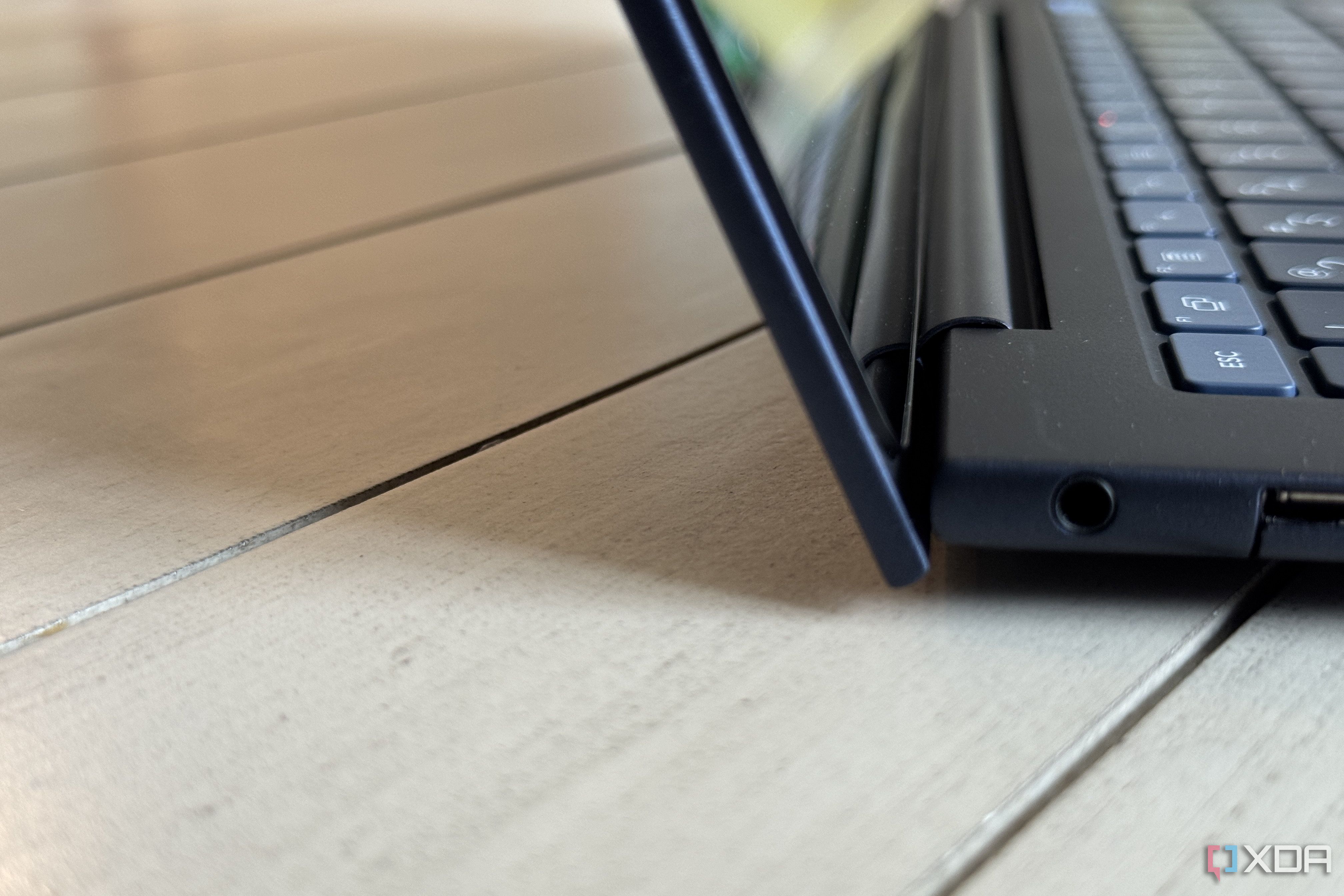 hp-elitebook-ultra-g1i-ai-hinge