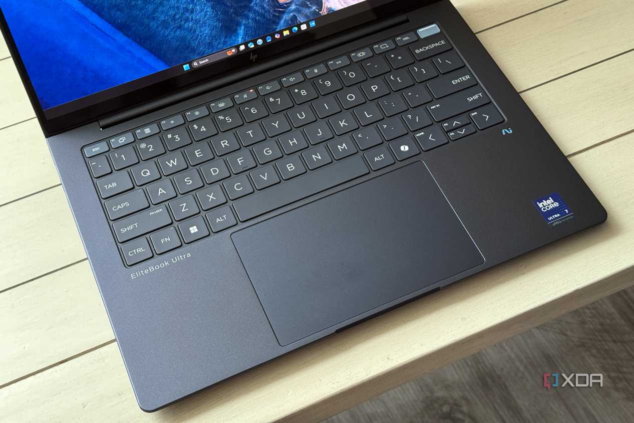 hp-elitebook-ultra-g1i-ai-keyboard-near