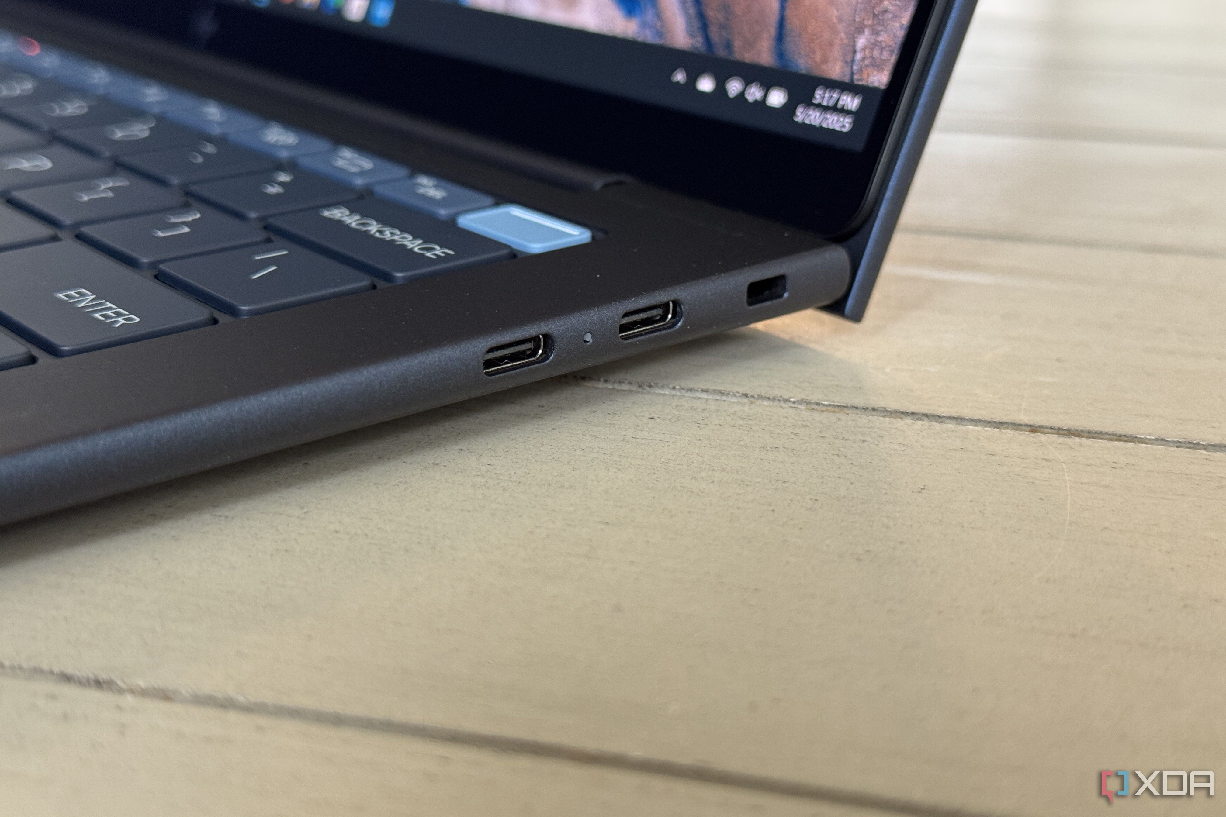 hp-elitebook-ultra-g1i-ai-right-side