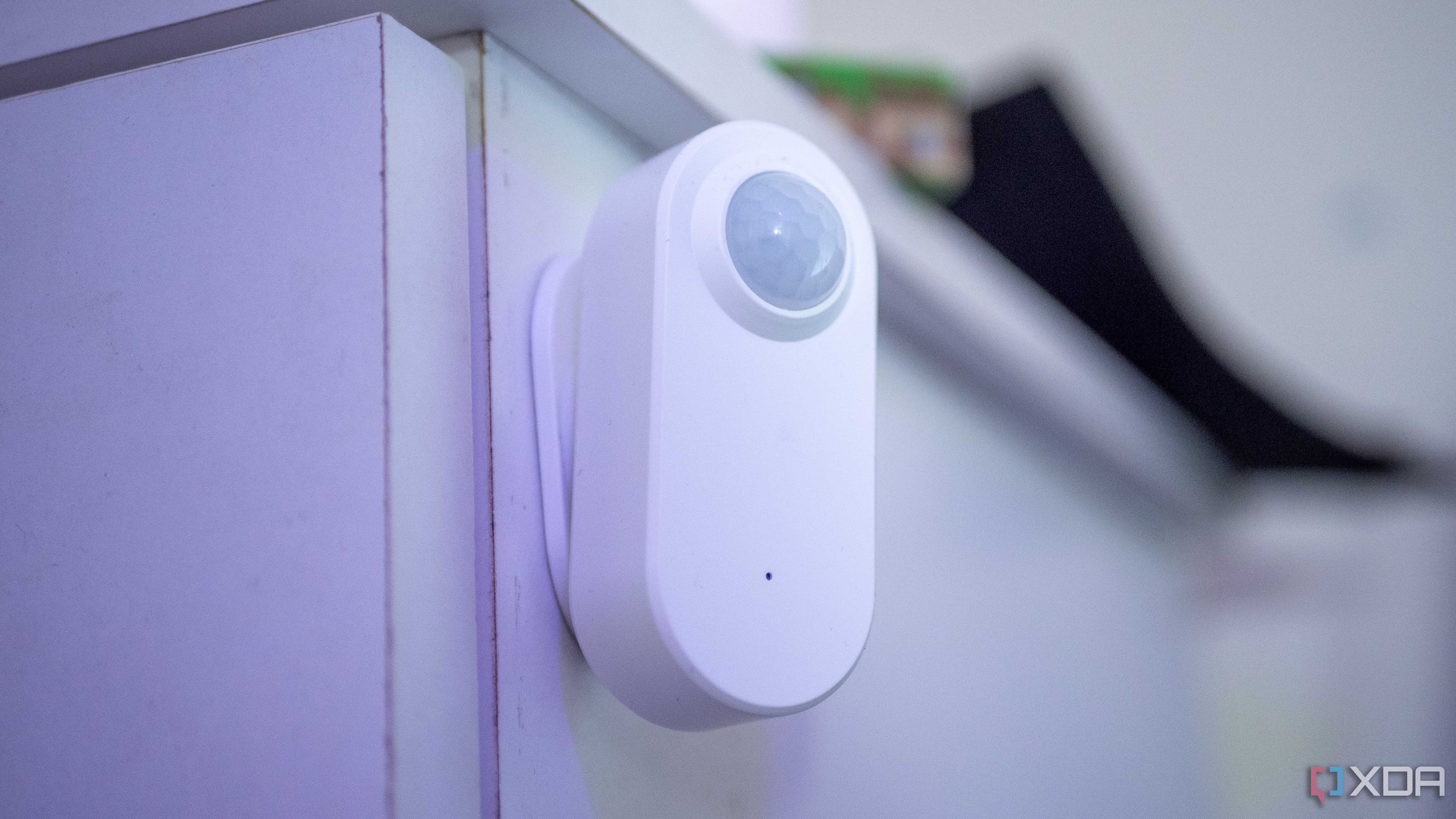 Human presence detector that uses Zigbee, attached to a chest of drawers
