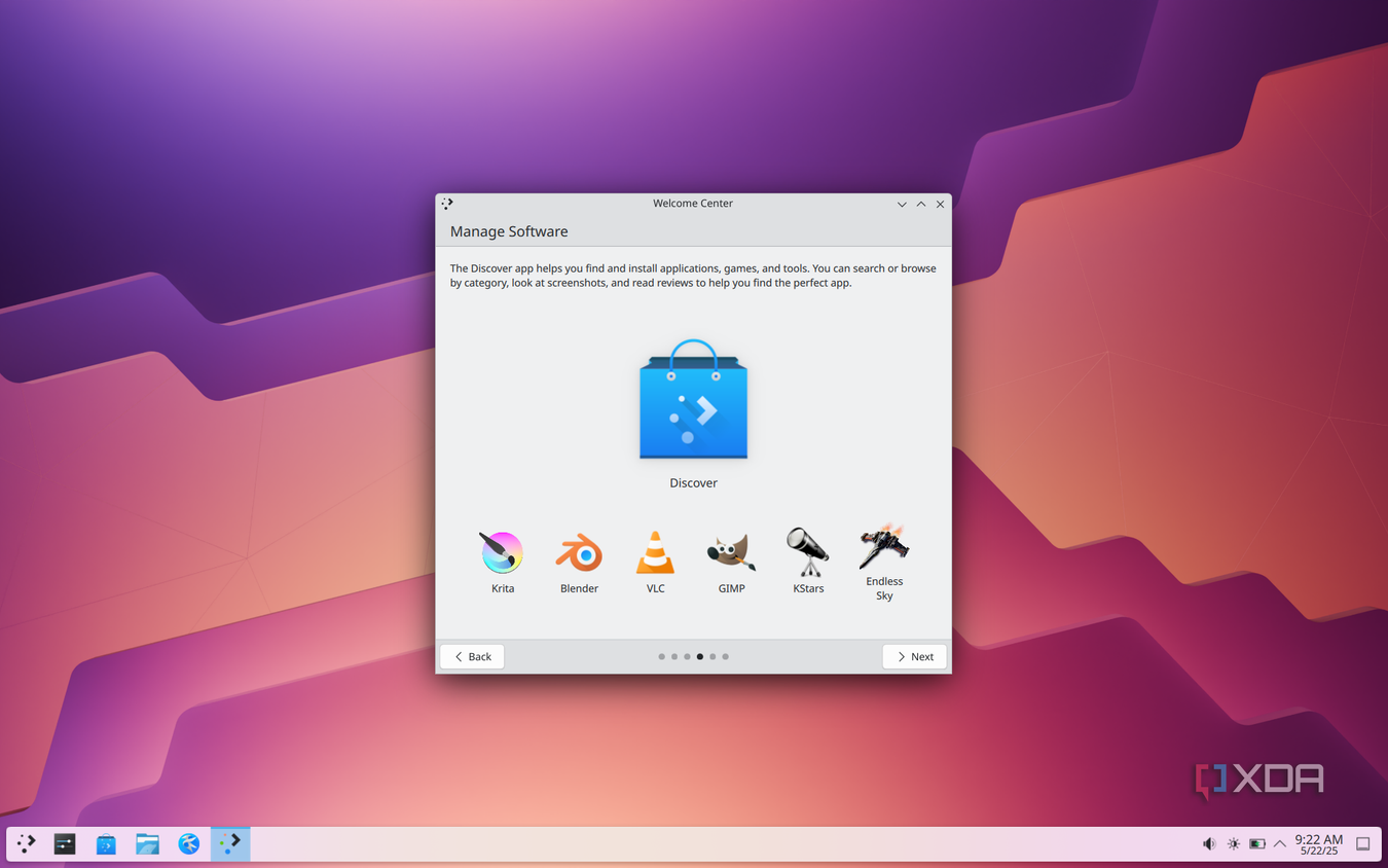 Screenshot of the KDE desktop with a welcome screen showing the Discover store