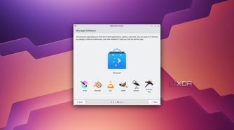 Screenshot of the KDE desktop with a welcome screen showing the Discover store