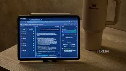NotebookLM OOP Notebook が iPad 上の Stanley の隣に表示されます