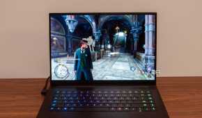 Razer Blade 16 (2025) gaming laptop running Hogwarts Legacy.