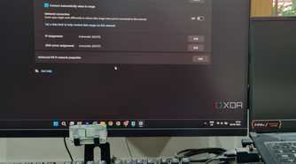 photo of a Windows-11-desktop with a Raspberry Pi zero 2w