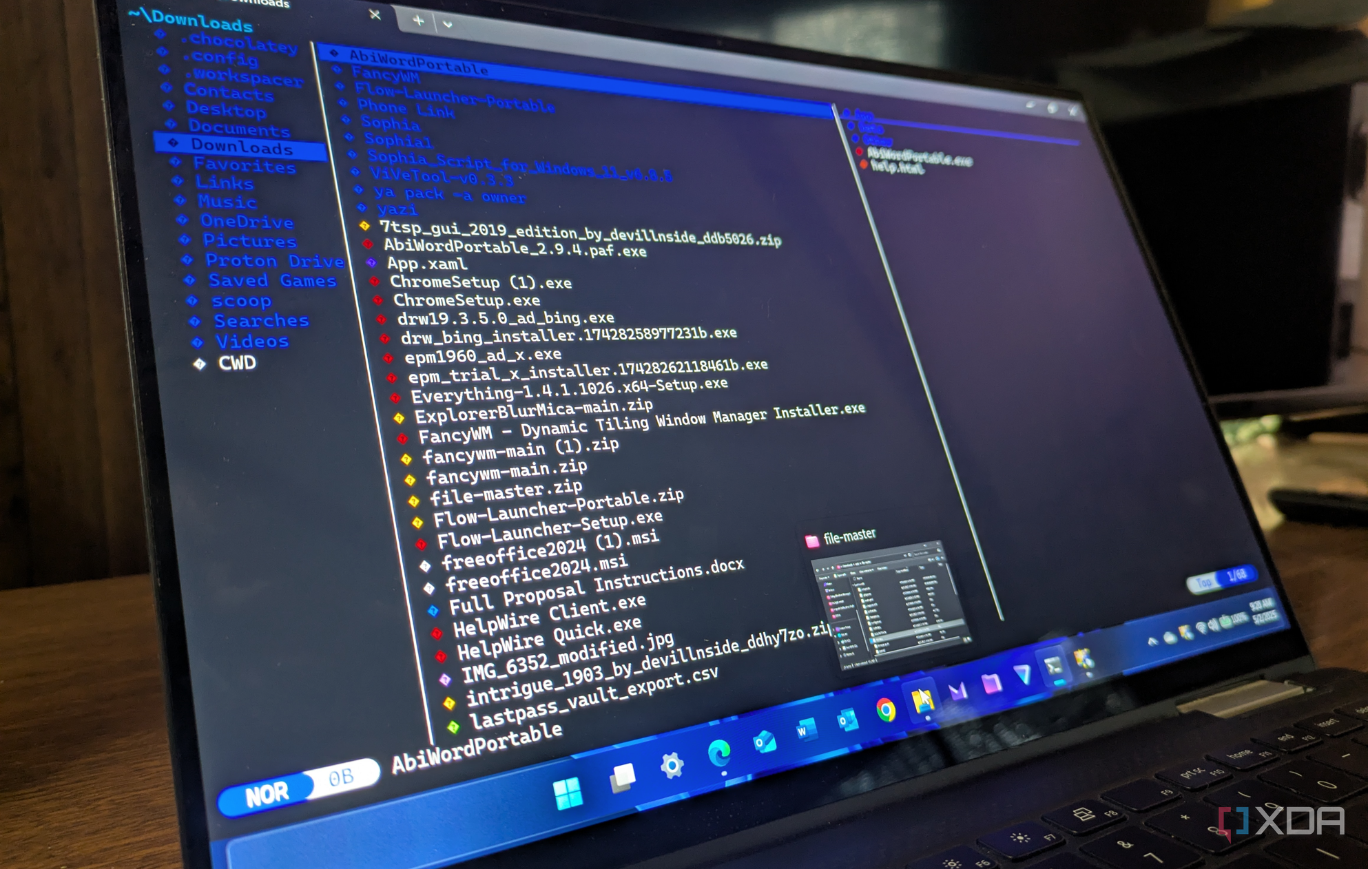 Muestra el administrador de archivos Yazi ejecutándose en una computadora portátil con Windows 11