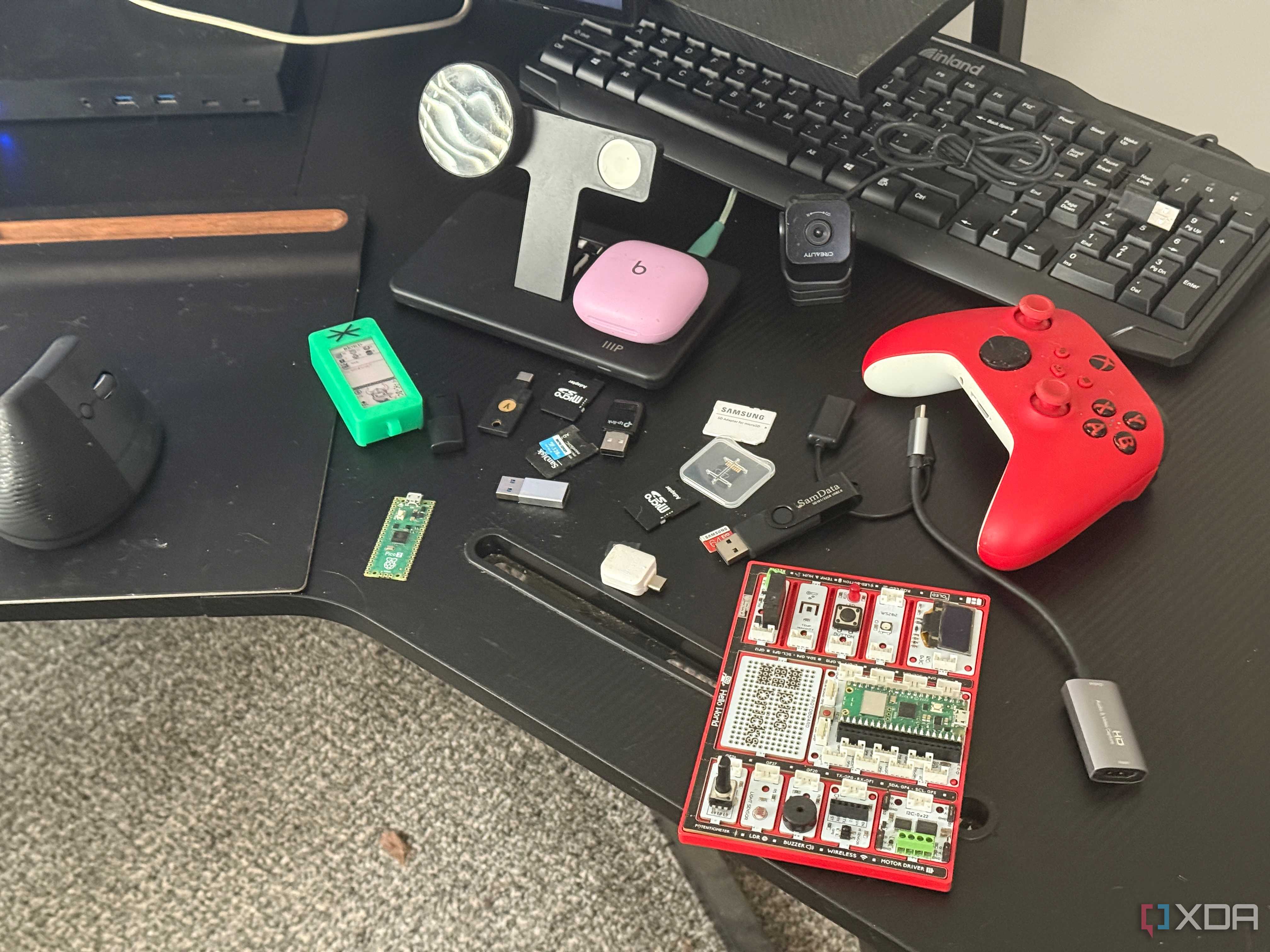 Desk Disorganization 1