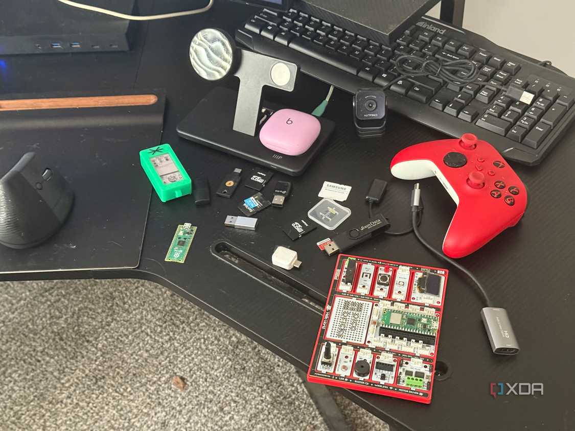 Desk Disorganization 1