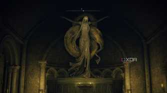 Queen Marika's statue in Elden Ring.