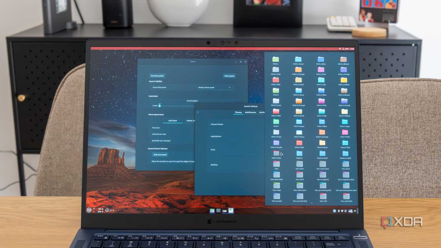 A laptop running Linux Mint and showing various customization options