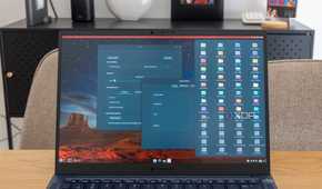 A laptop running Linux Mint and showing various customization options