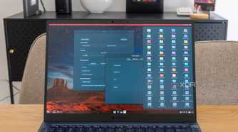 A laptop running Linux Mint and showing various customization options