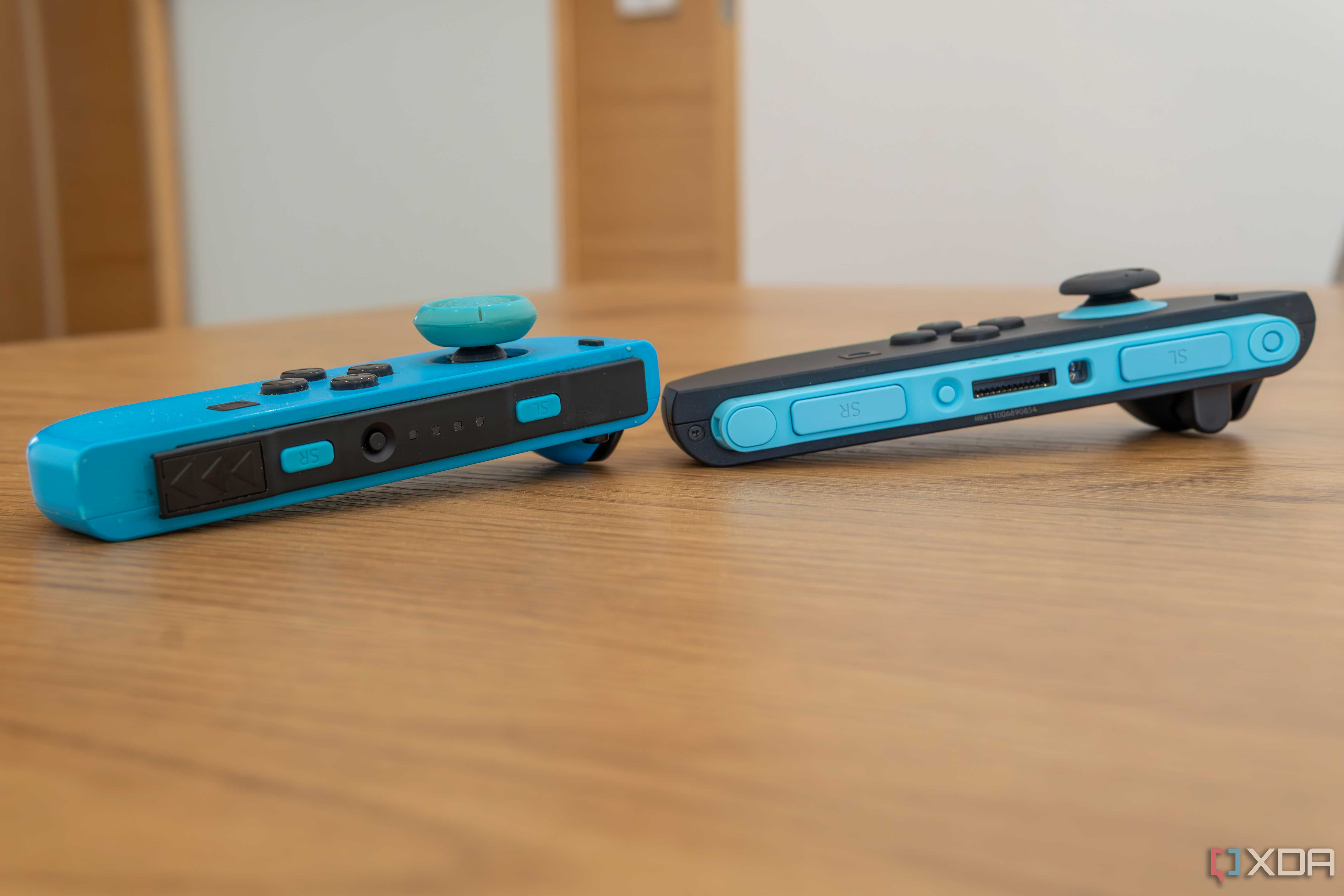 Side view showiing the connector on the Joy-Con and Joy-Con 2 controllers