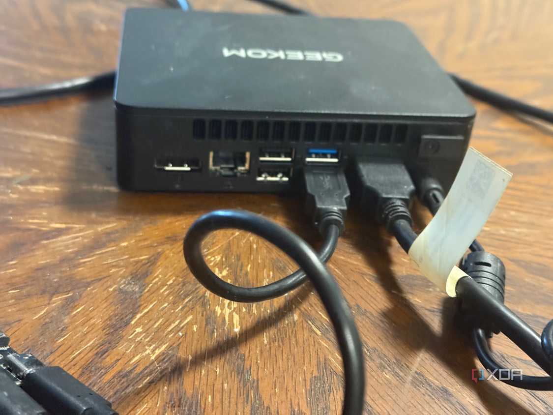 PiKVM hardware - mini PC connections