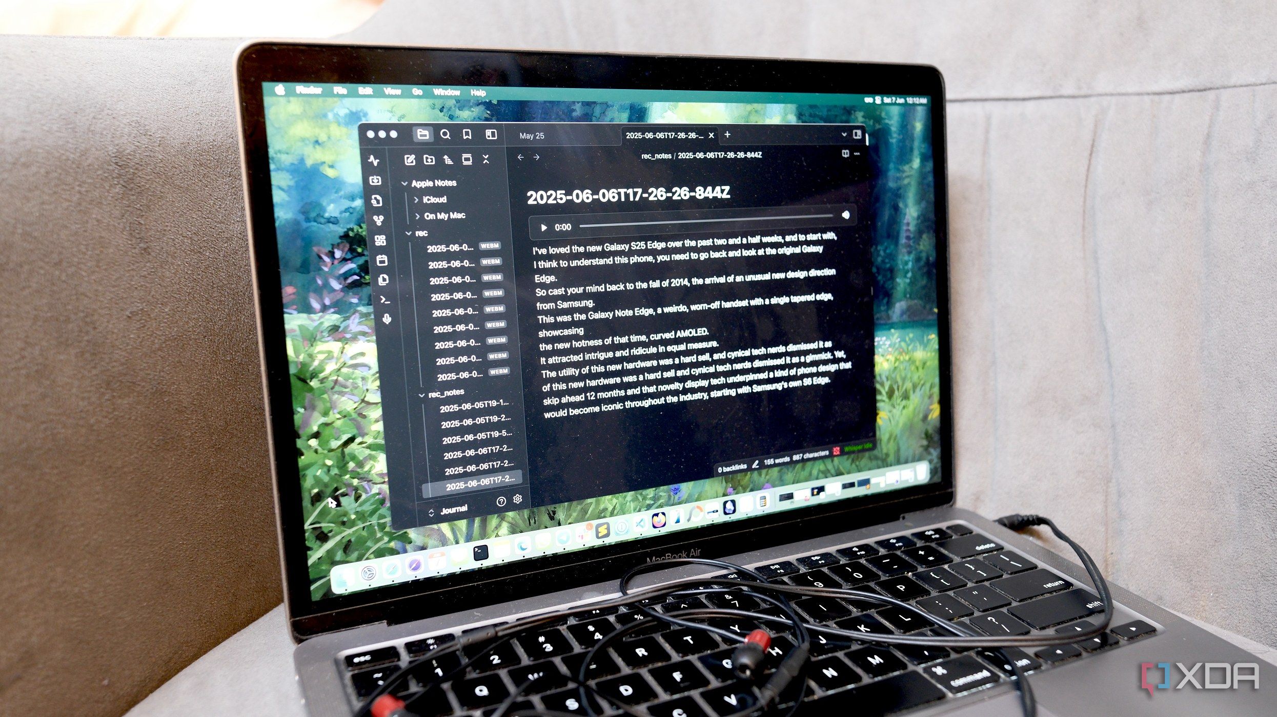 Uso del complemento Whisper en Obsidian para convertir voz en texto en una computadora