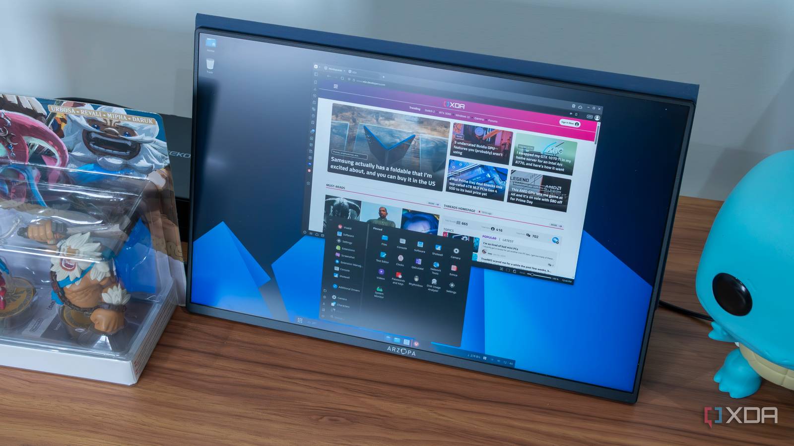 I tried this Linux distro that looks like Windows, is made by a ...
