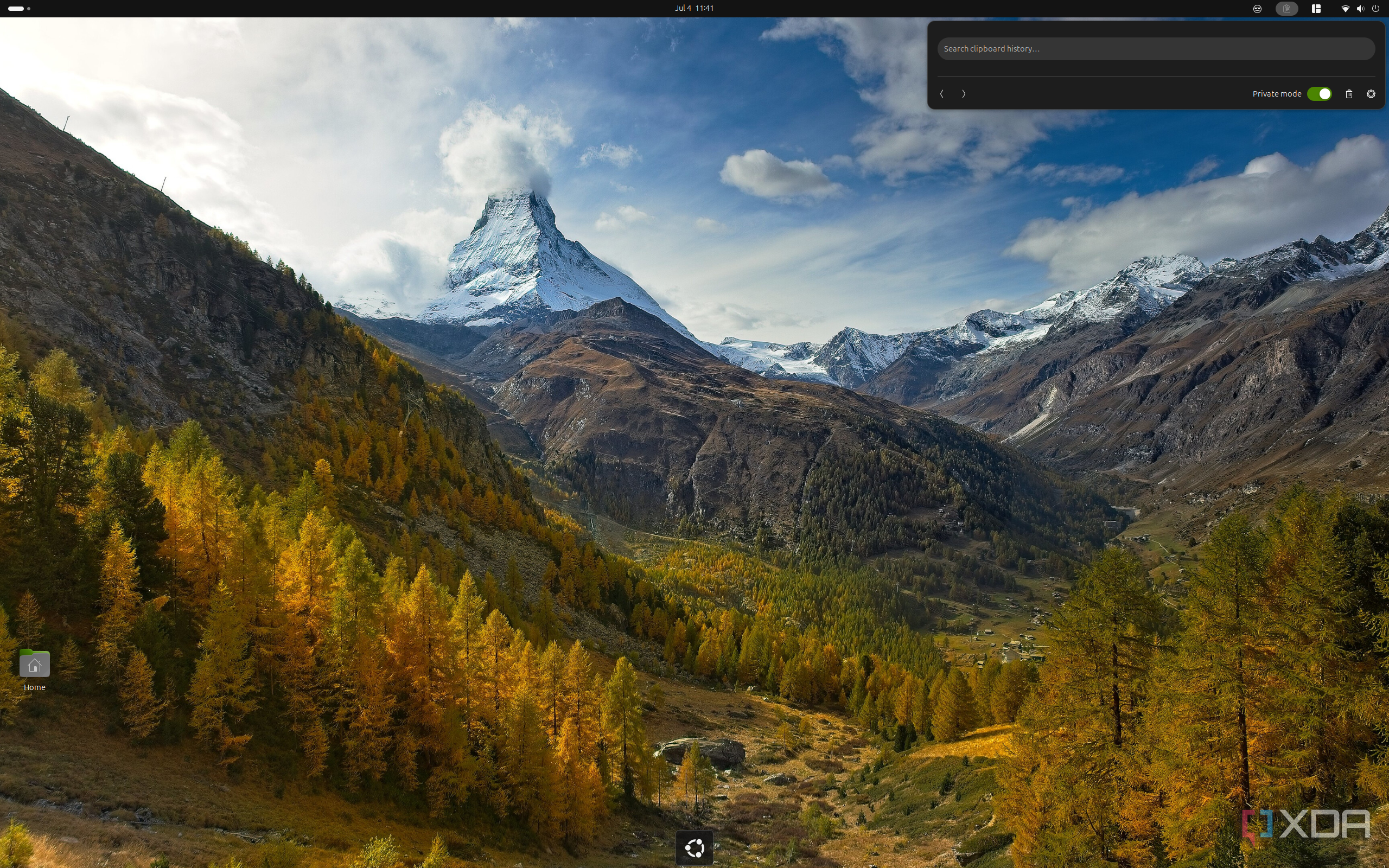Screenshot of an Ubuntu desktop showing the Clipboard History flyout with private mode enabled