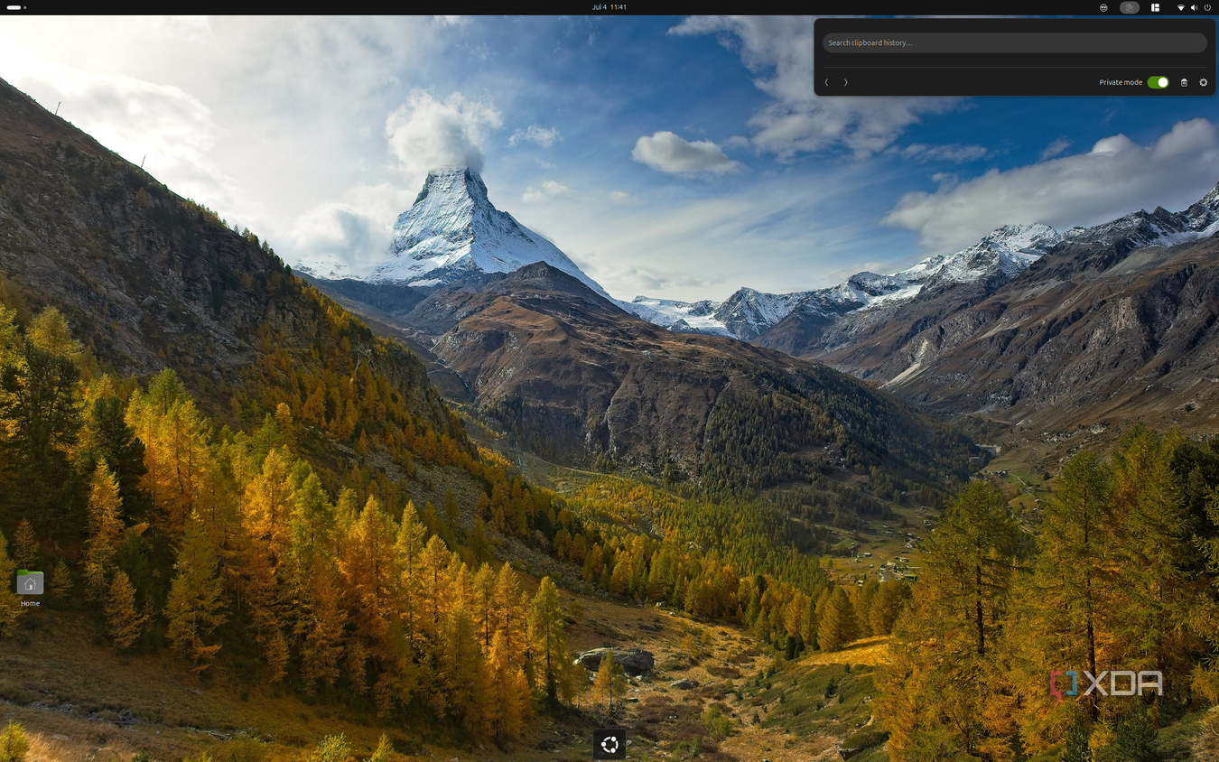 Screenshot of an Ubuntu desktop showing the Clipboard History flyout with private mode enabled
