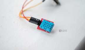 ESP32 connected to a DHT11 temperature and humidity sensor