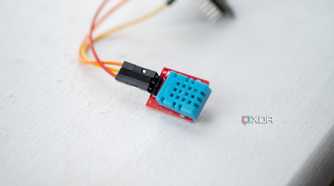 ESP32 connected to a DHT11 temperature and humidity sensor