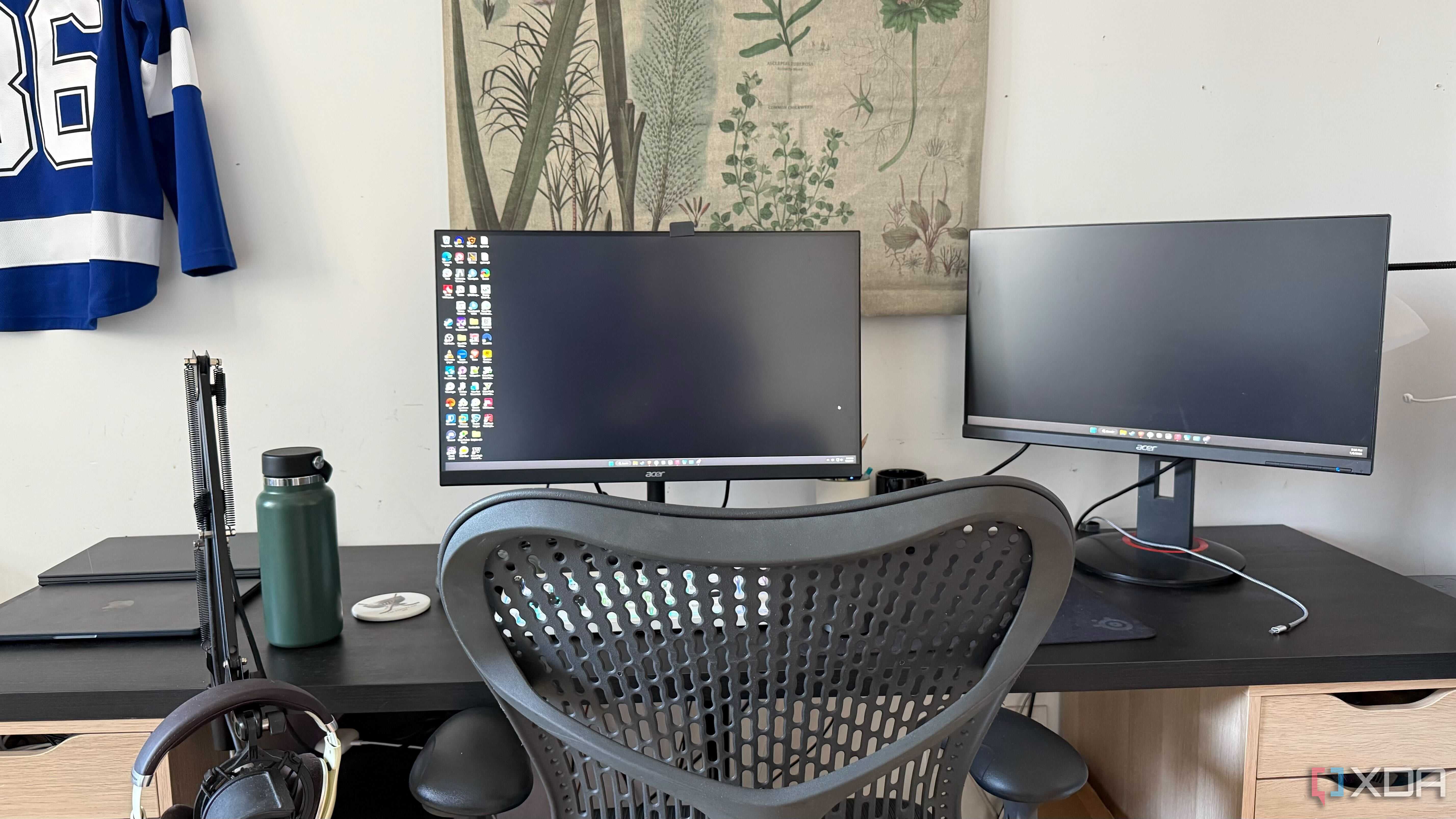A photo of a desk PC setup
