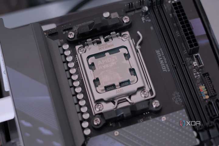 jginyue-b650i-night-devil-9950x-installed