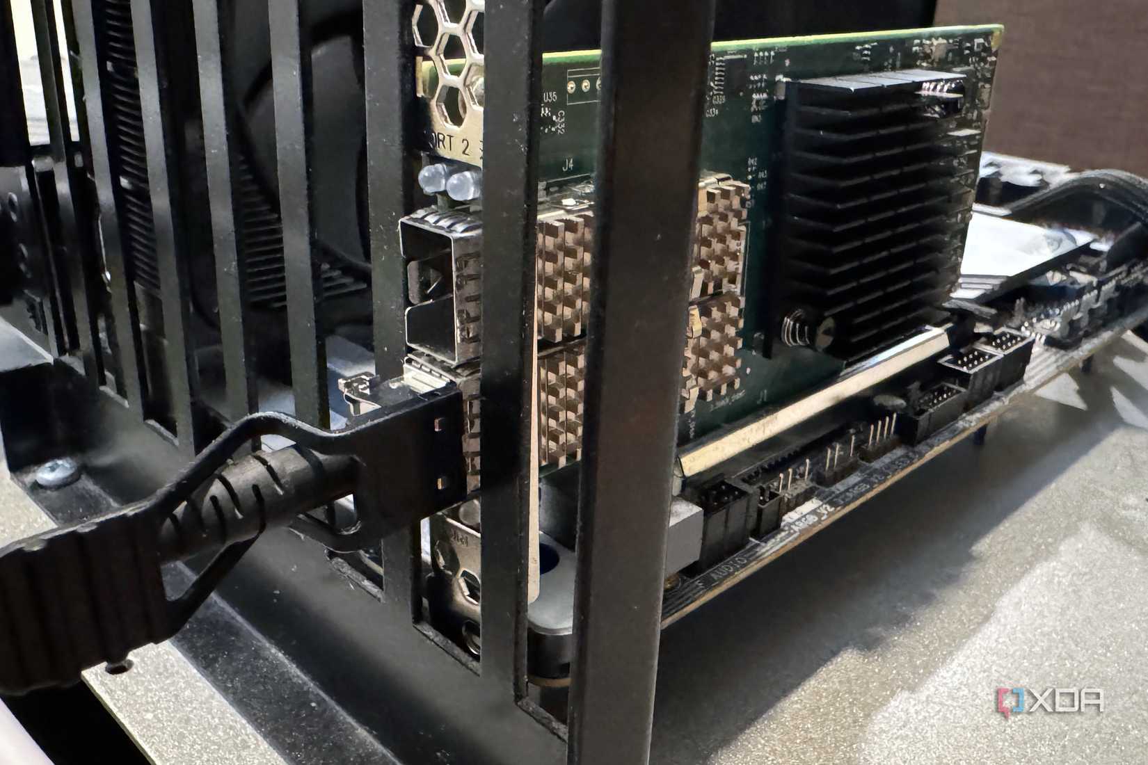 Optical DAC cable connected to a network card