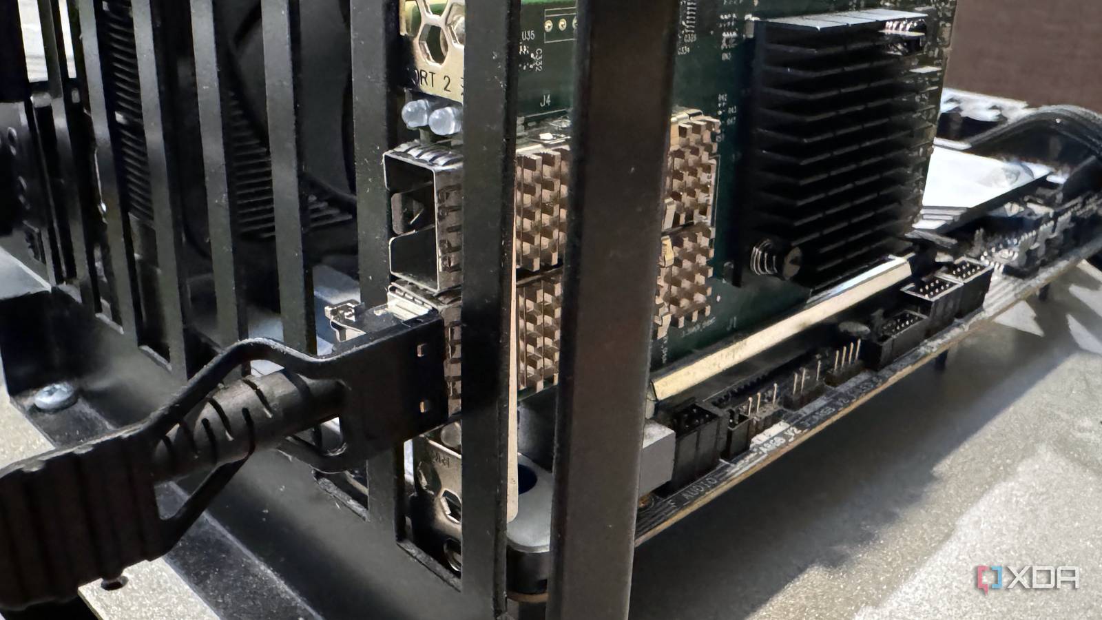 Optical DAC cable connected to a network card