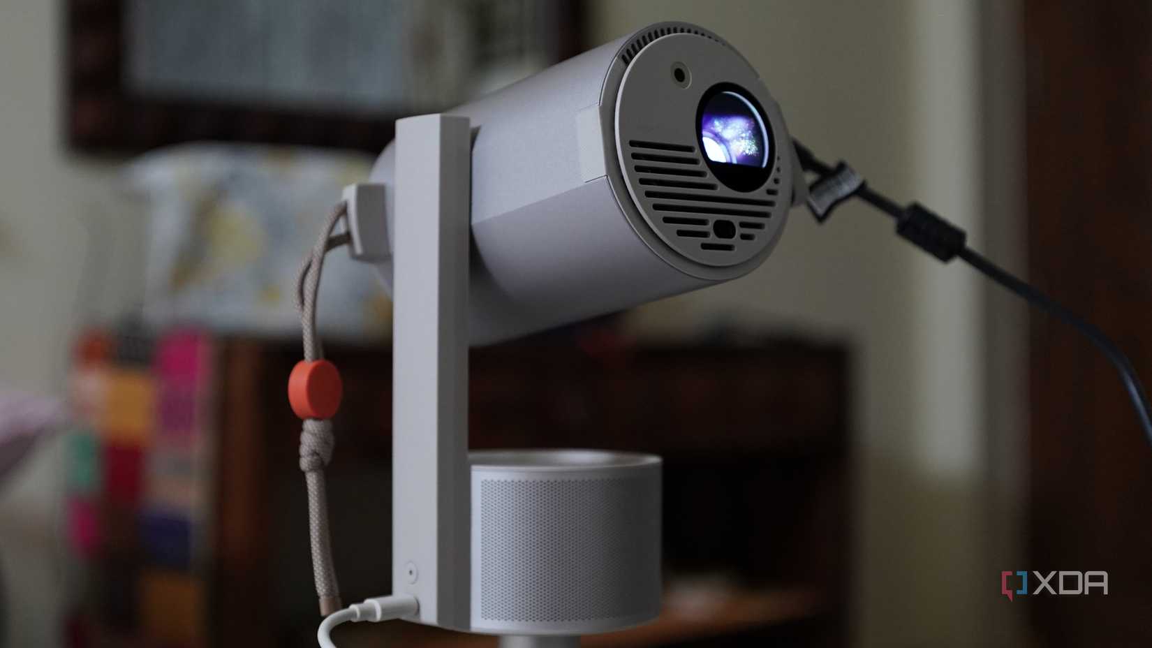 Vista frontal de un proyector Xgimi MoGo 3 Pro